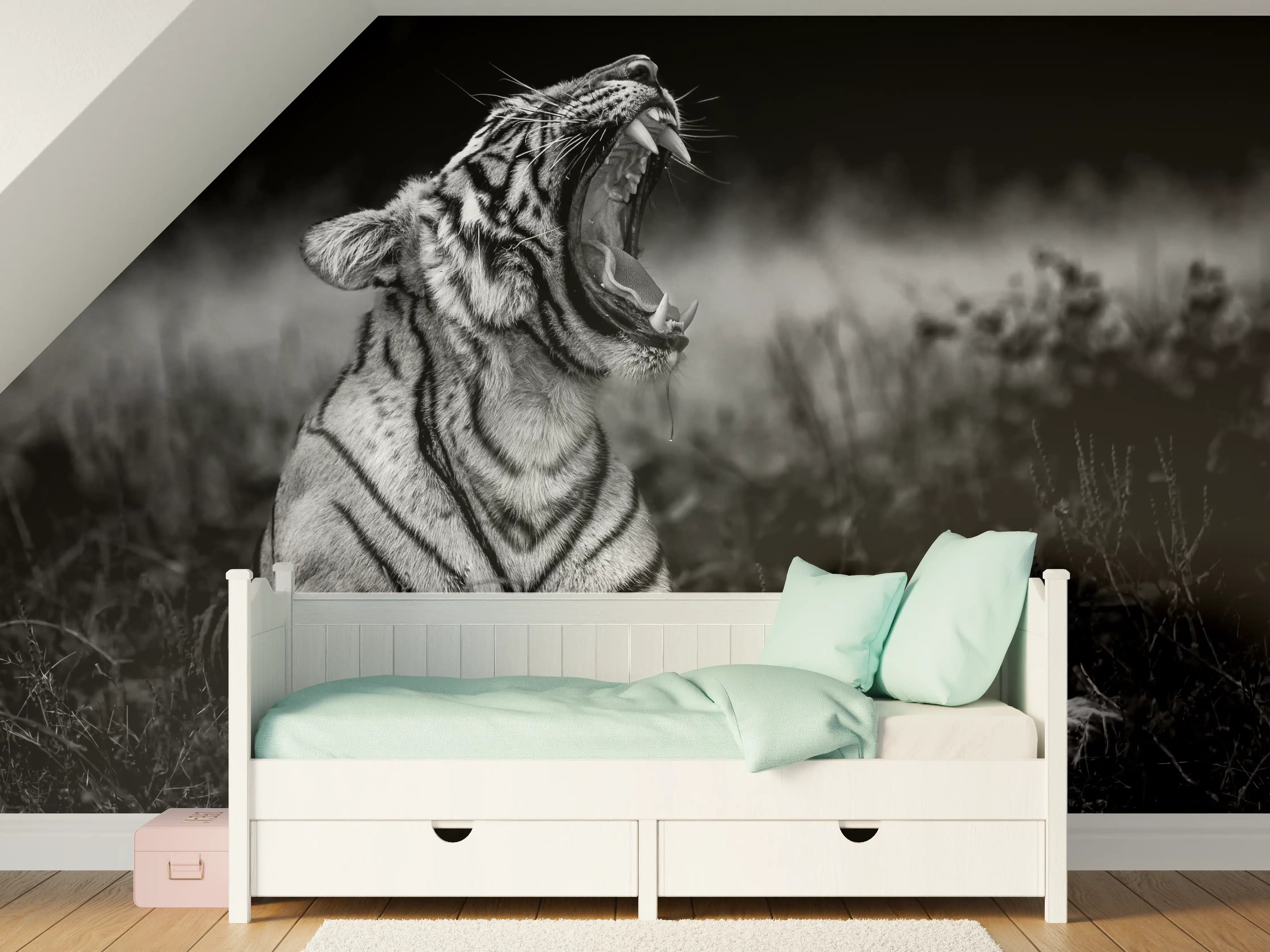 Kinderzimmer Wandgestaltung - Schwarz-Weiß-Tiger im Dämmerlicht