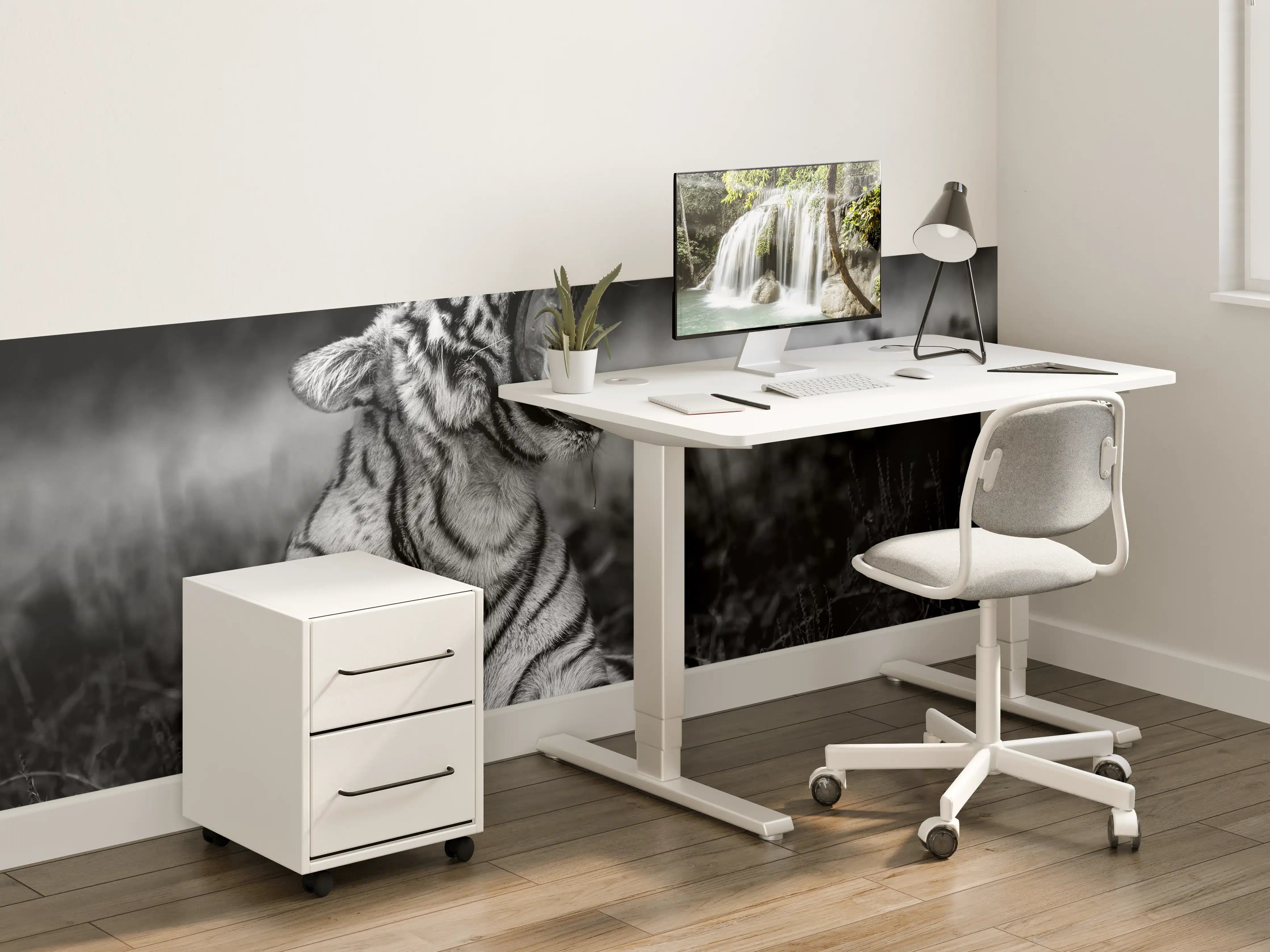 Kinderzimmer Wandgestaltung - Schwarz-Weiß-Tiger im Dämmerlicht