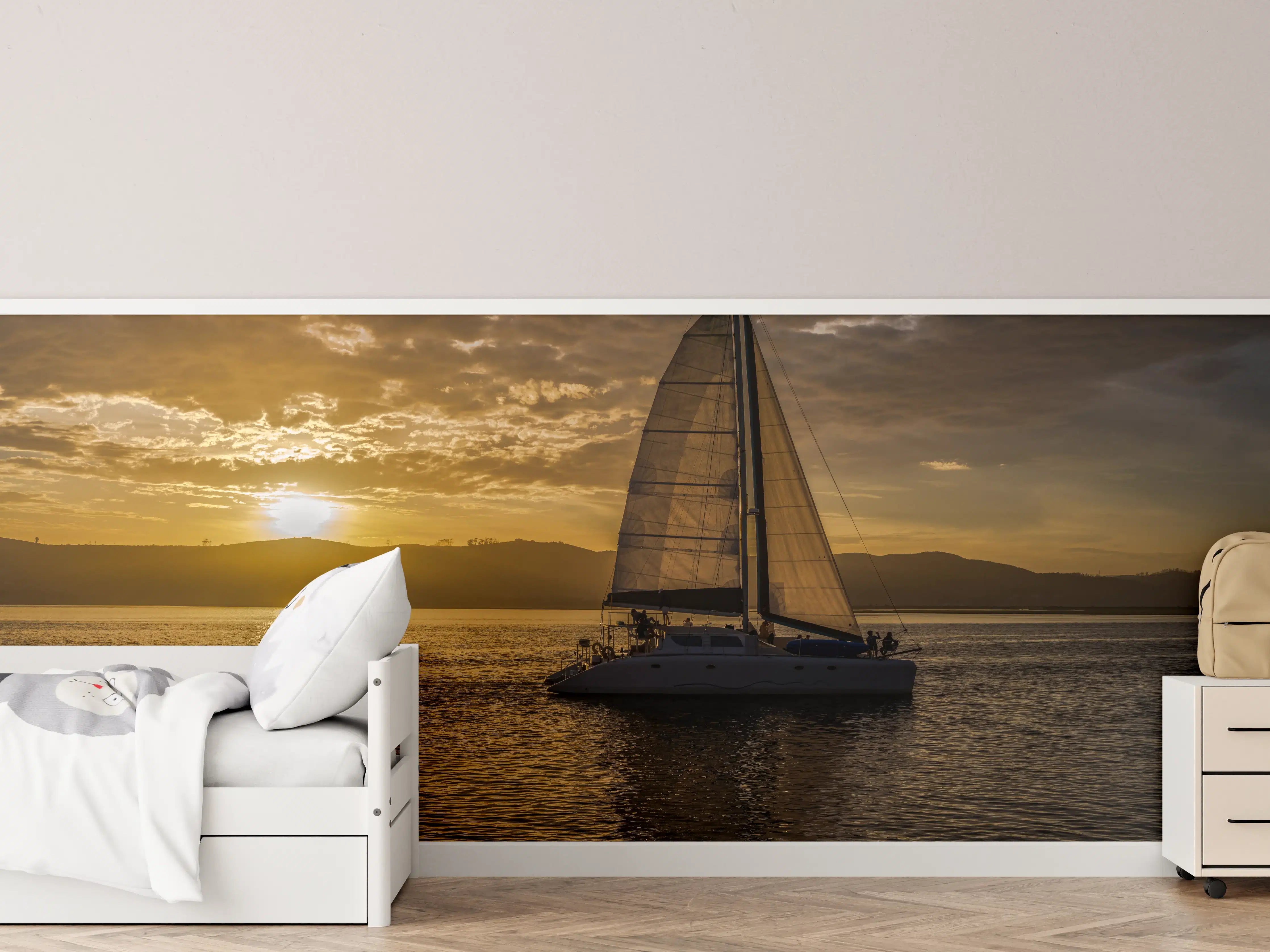 Kinderzimmer Wandgestaltung - Segelboot bei Sonnenuntergang in der Lagune von Knysna