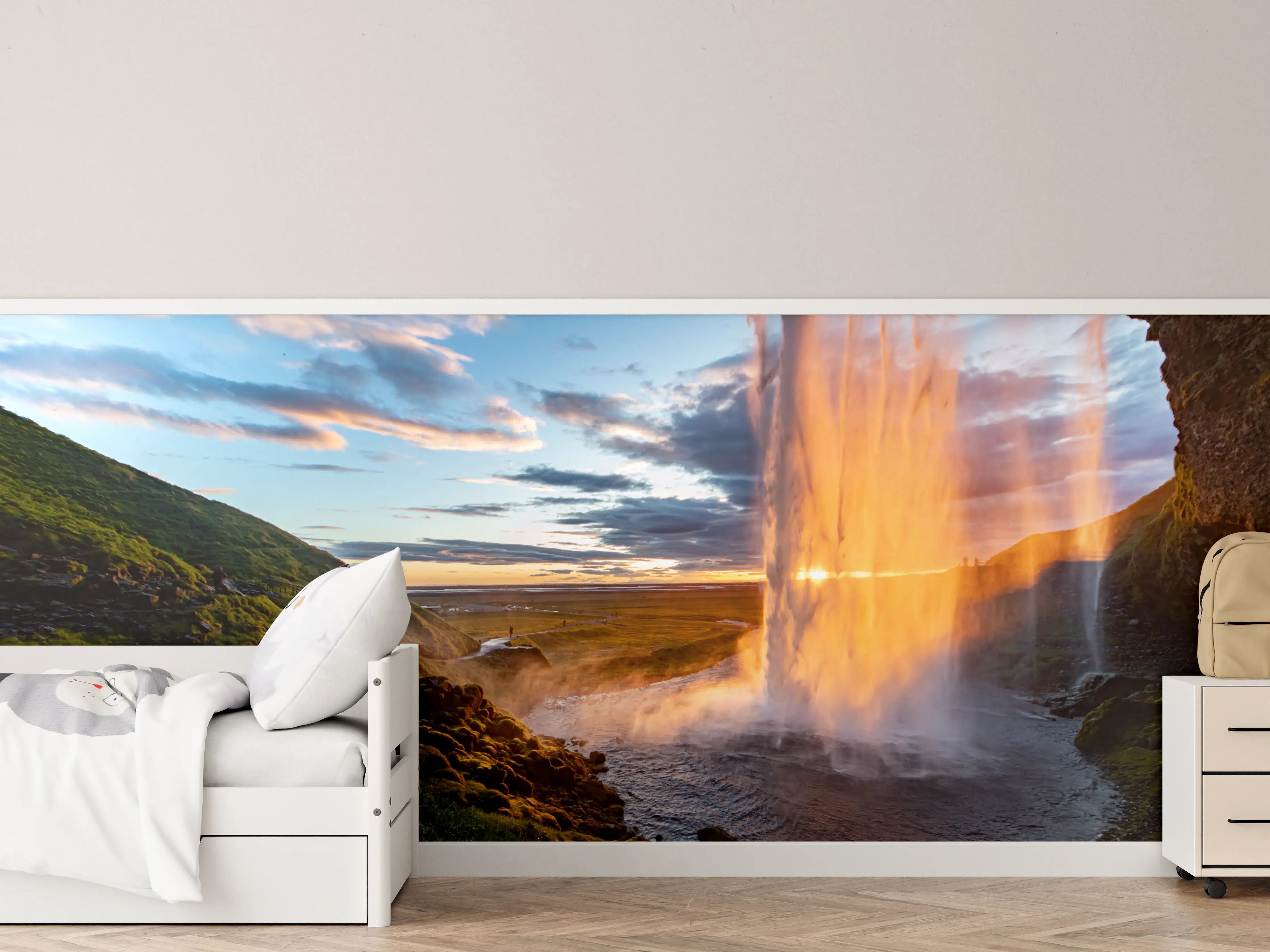Kinderzimmer Wandgestaltung - Seljalandsfoss Wasserfall in Island bei Sonnenuntergang