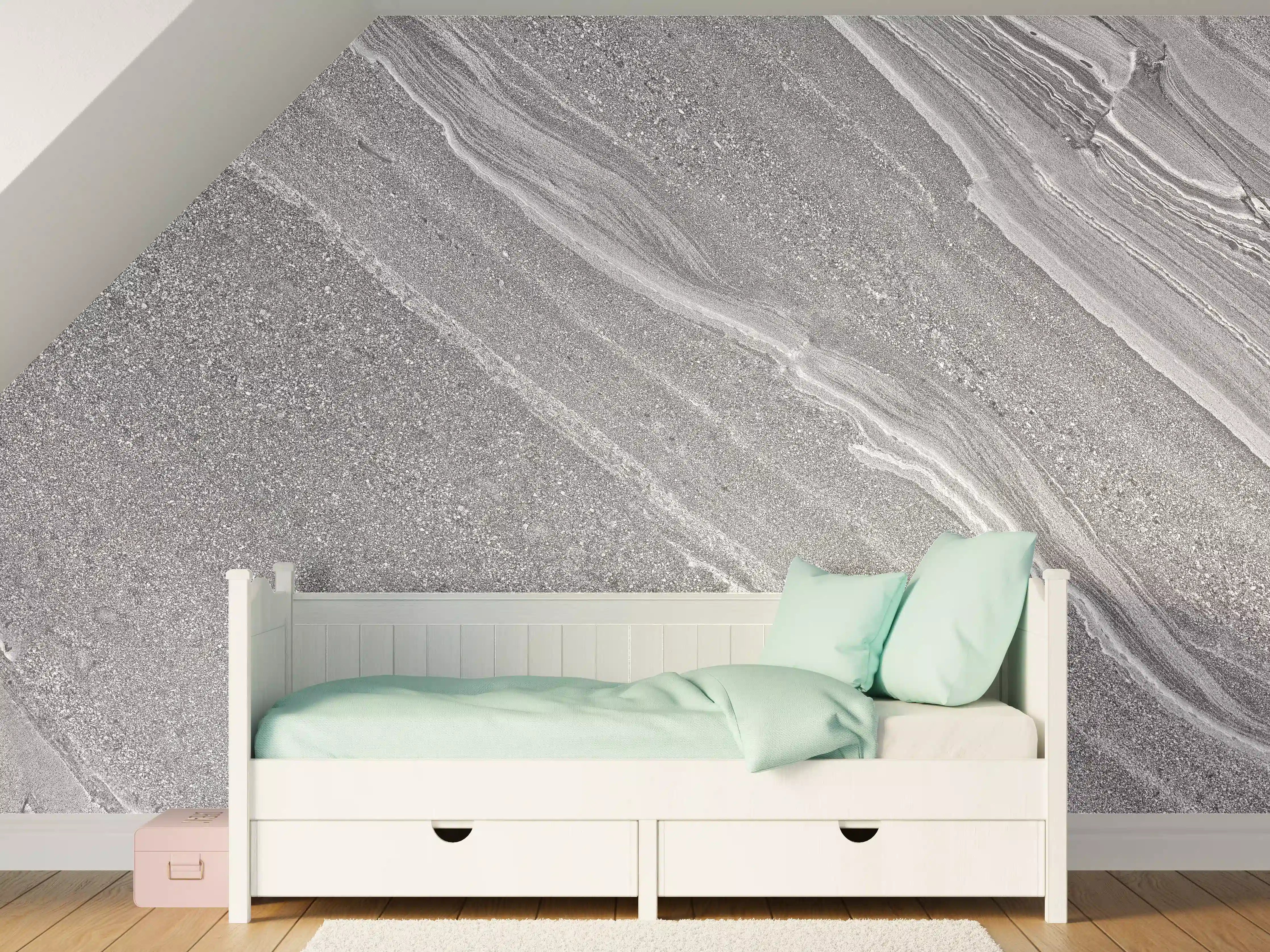 Kinderzimmer Wandgestaltung - Silberne Struktur auf weißem Beton