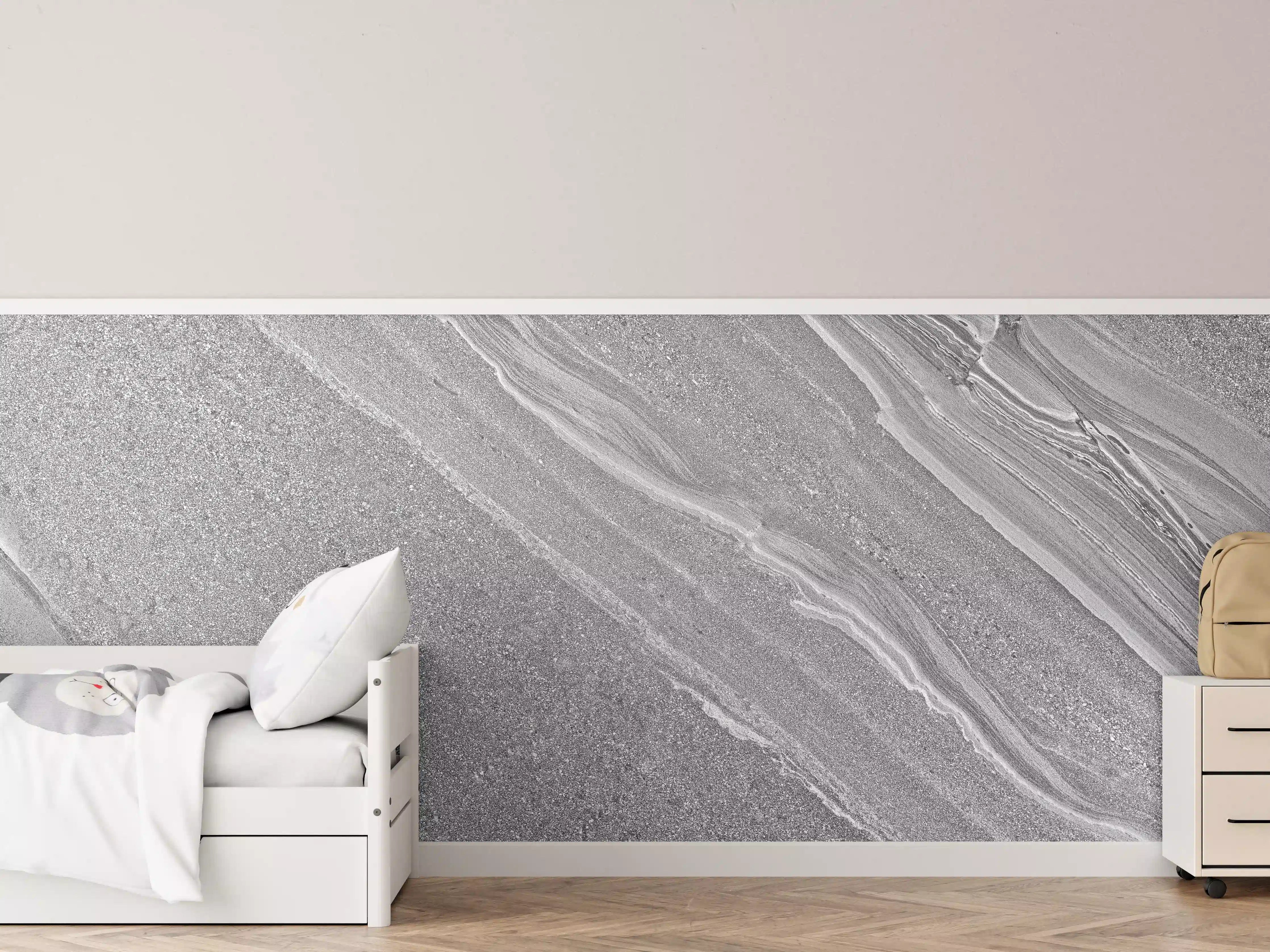 Kinderzimmer Wandgestaltung - Silberne Struktur auf weißem Beton