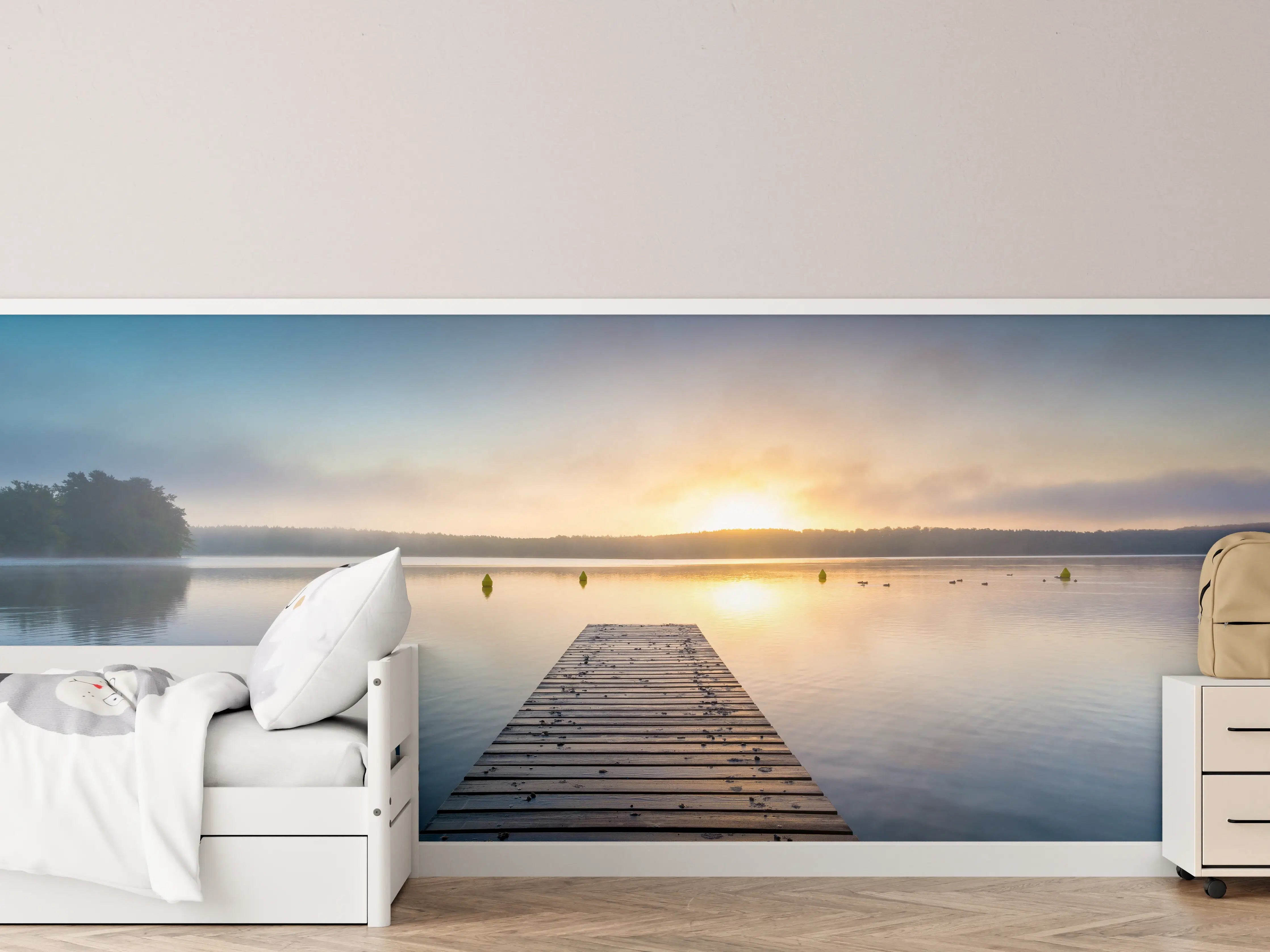 Kinderzimmer Wandgestaltung - Sonnenaufgang am See mit Nebel