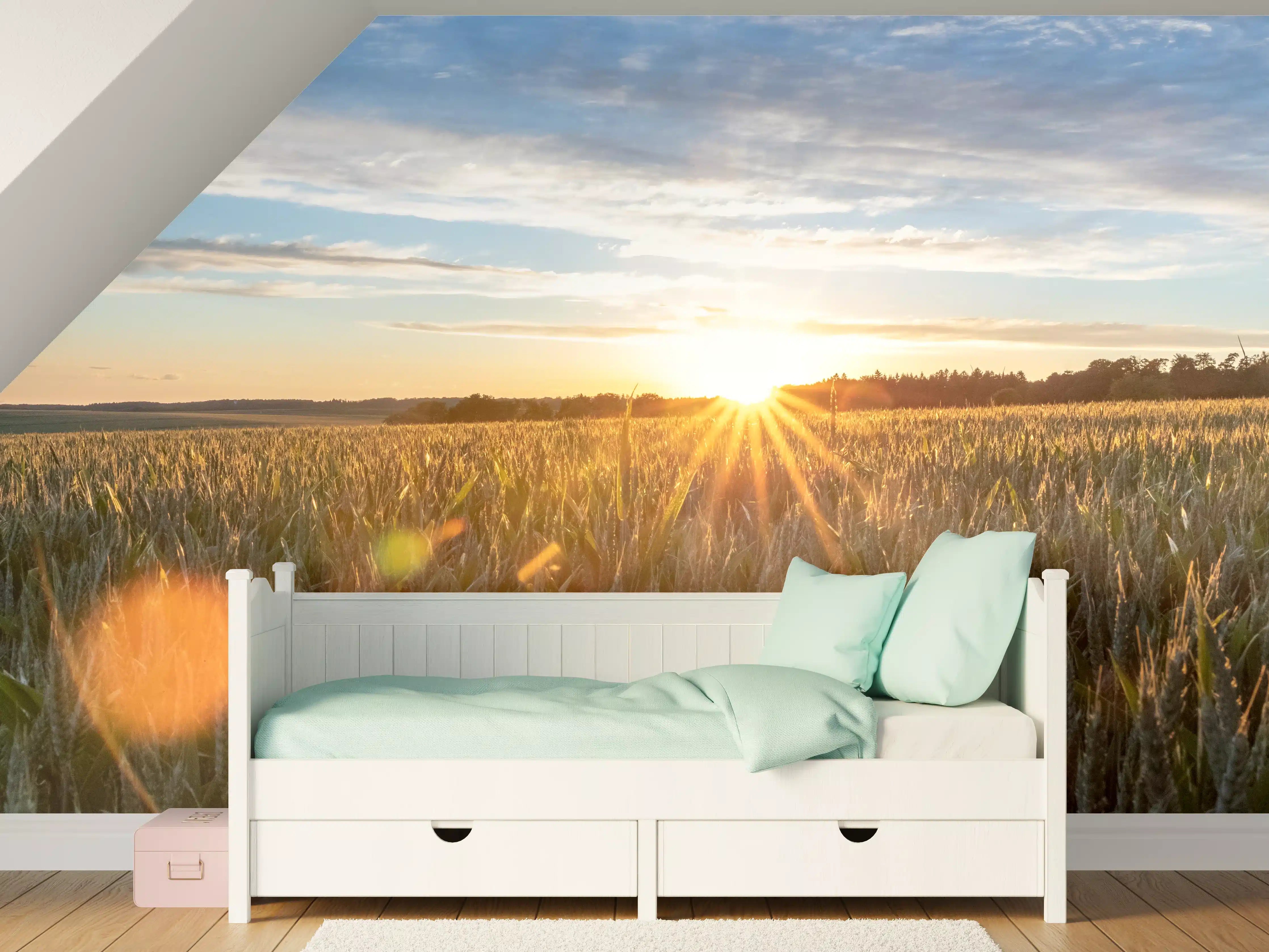Kinderzimmer Wandgestaltung - Sonnenaufgang über einem Weizenfeld bei Morgenlicht