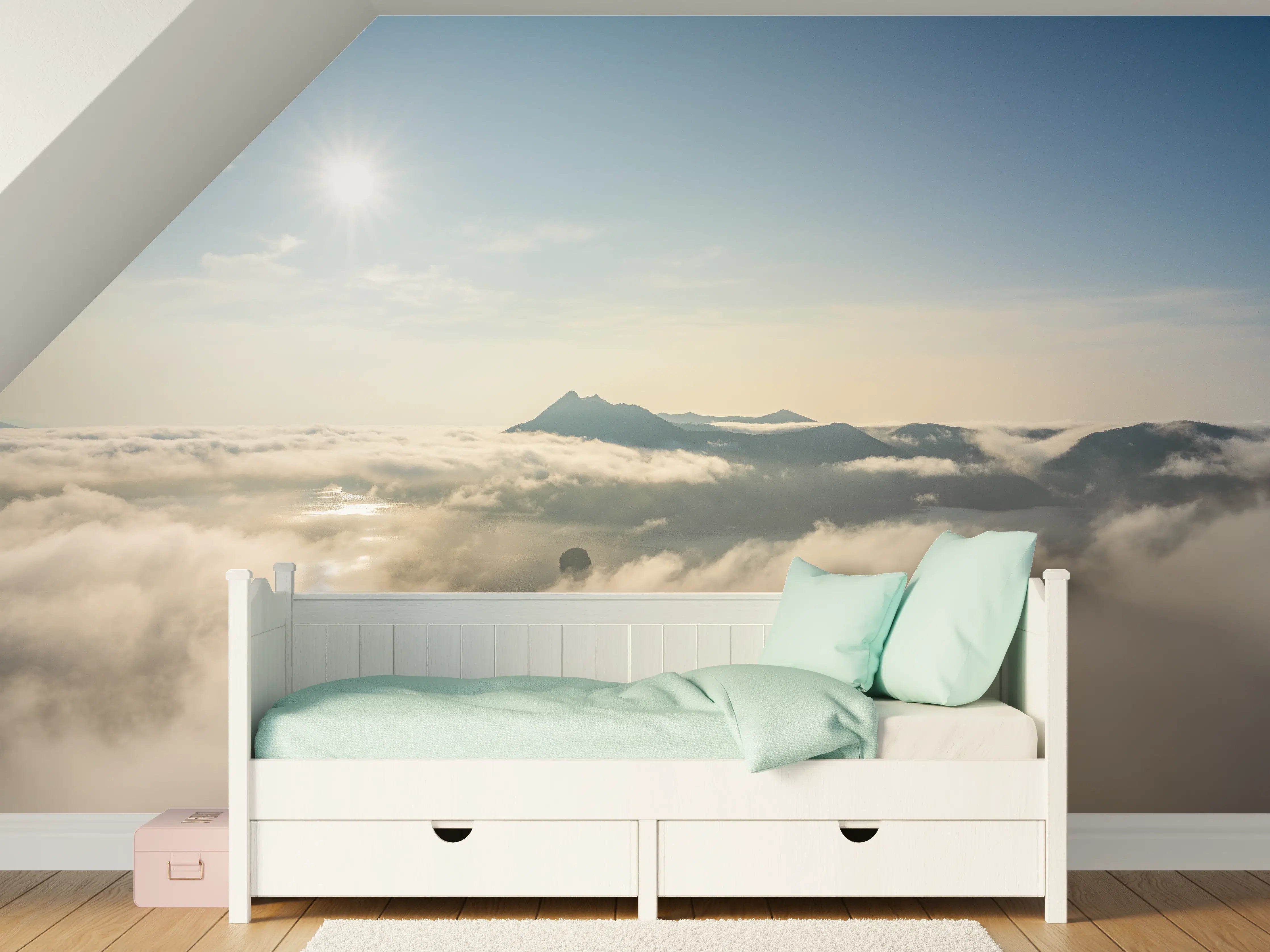 Kinderzimmer Wandgestaltung - Sonnenlicht über Wolken und Berggipfeln