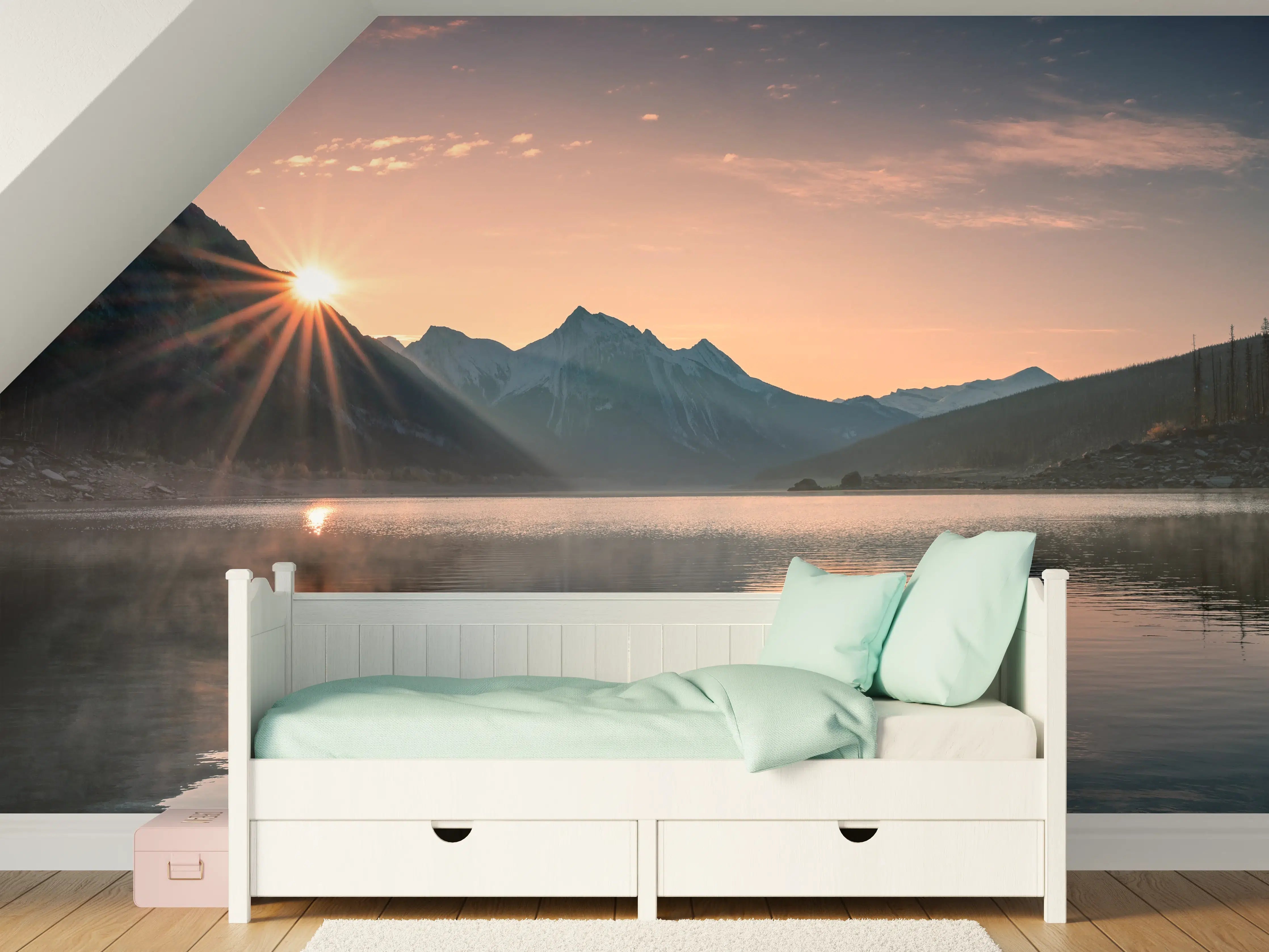 Kinderzimmer Wandgestaltung - Sonnenstrahlen im Bergnebel