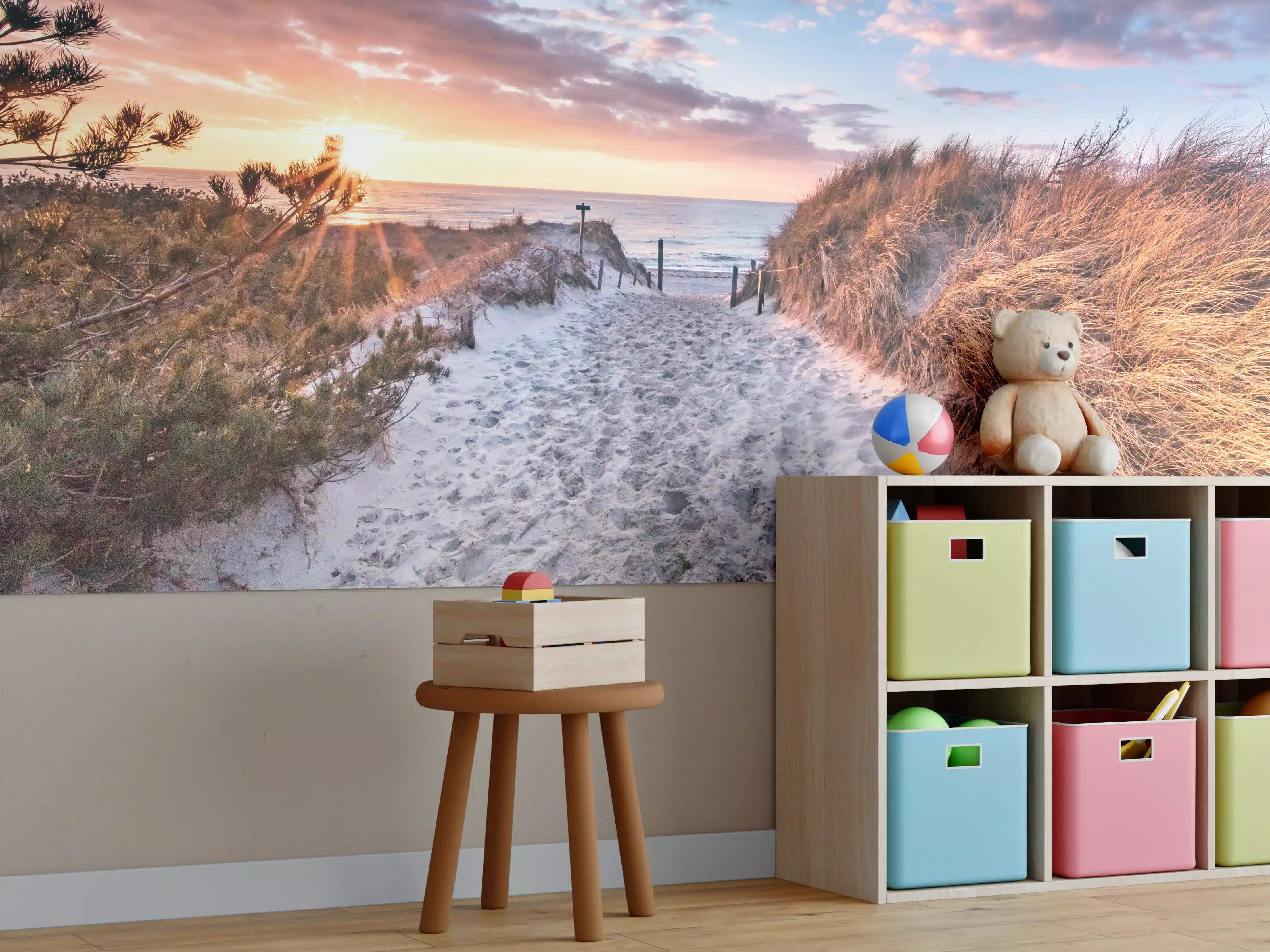 Kinderzimmer Wandgestaltung - Sonnenuntergang am Strand mit Dünen und Himmel in warmen Tönen