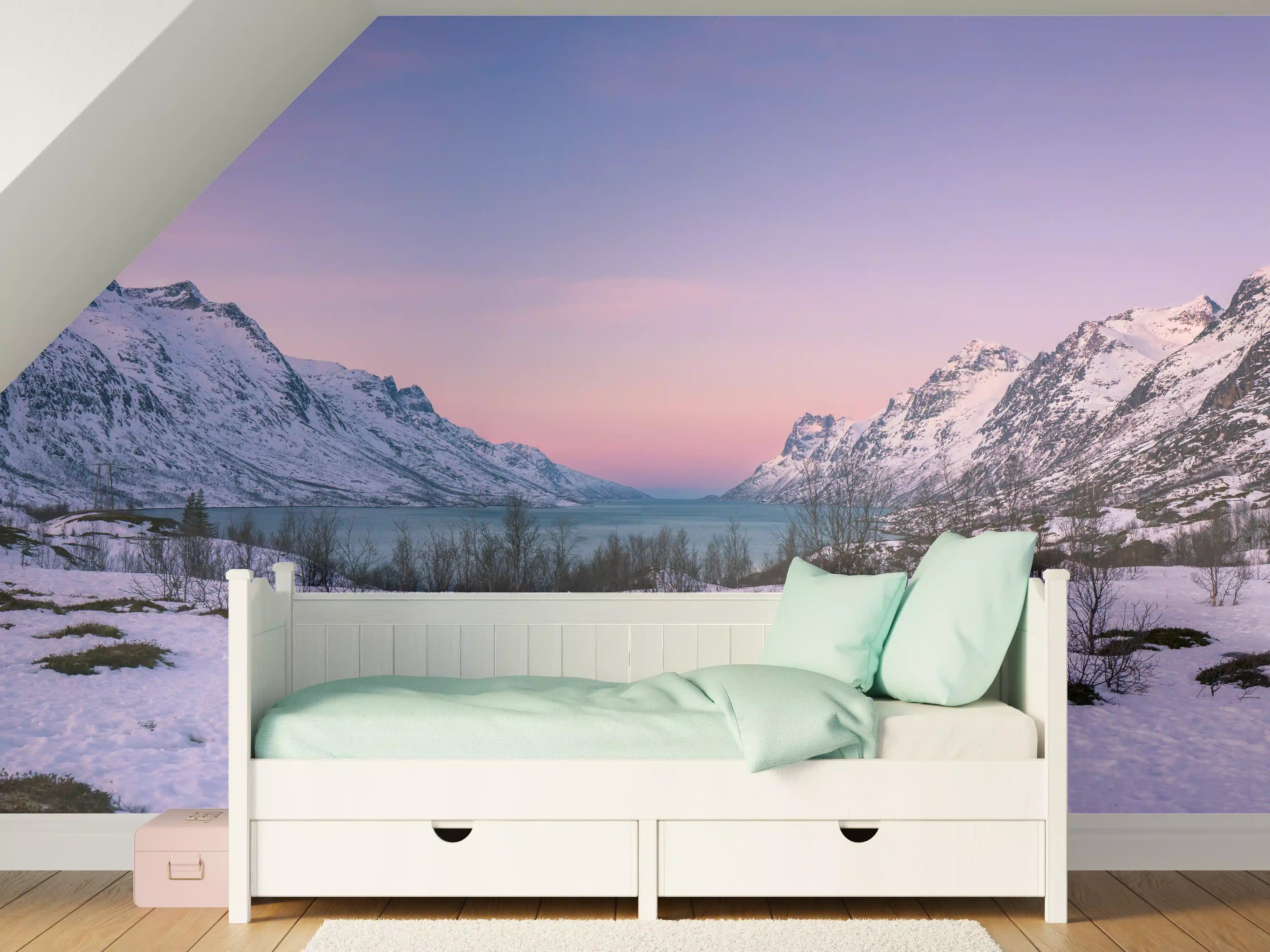 Kinderzimmer Wandgestaltung - Sonnenuntergang über verschneiten Bergen