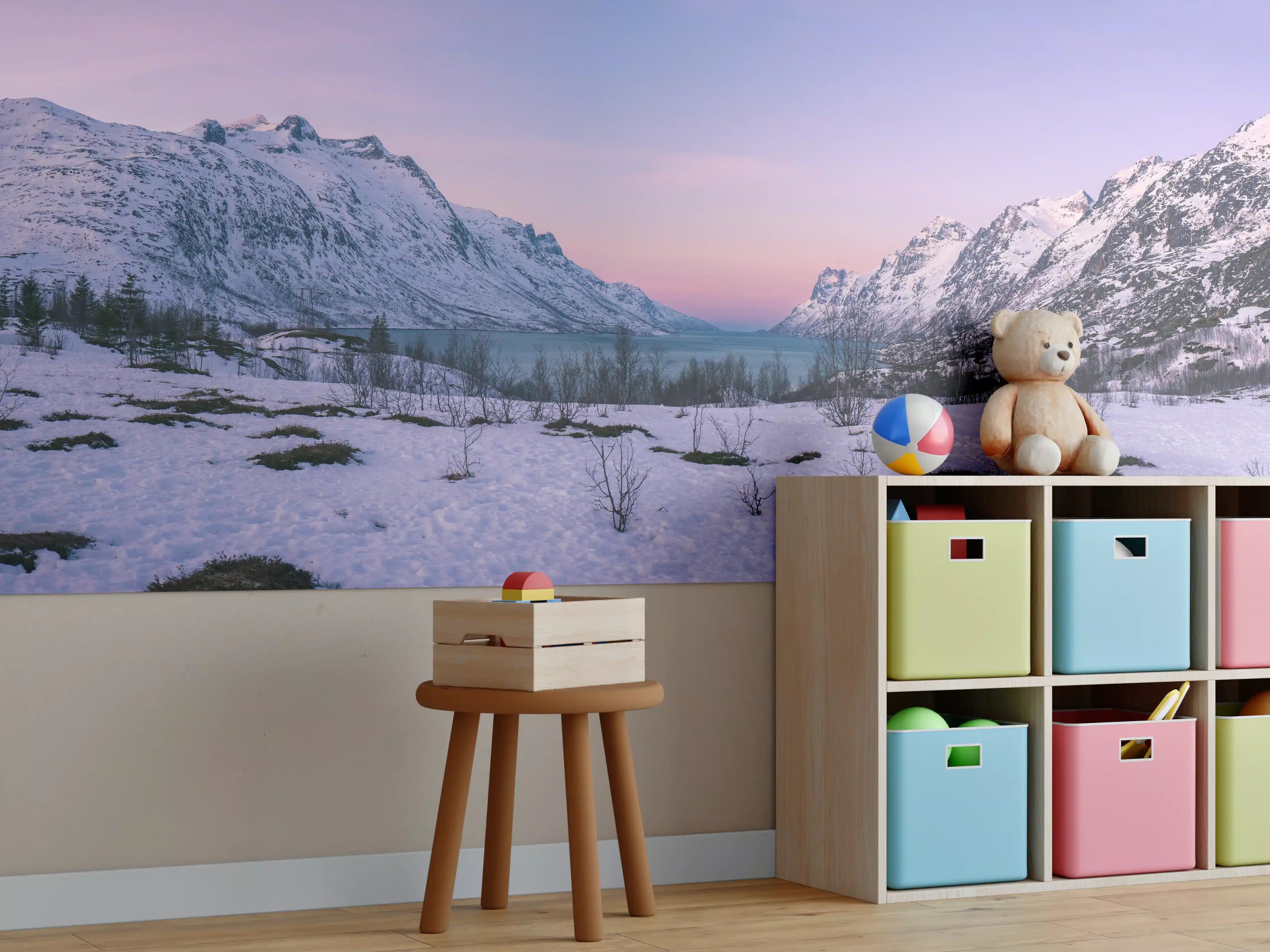 Kinderzimmer Wandgestaltung - Sonnenuntergang über verschneiten Bergen