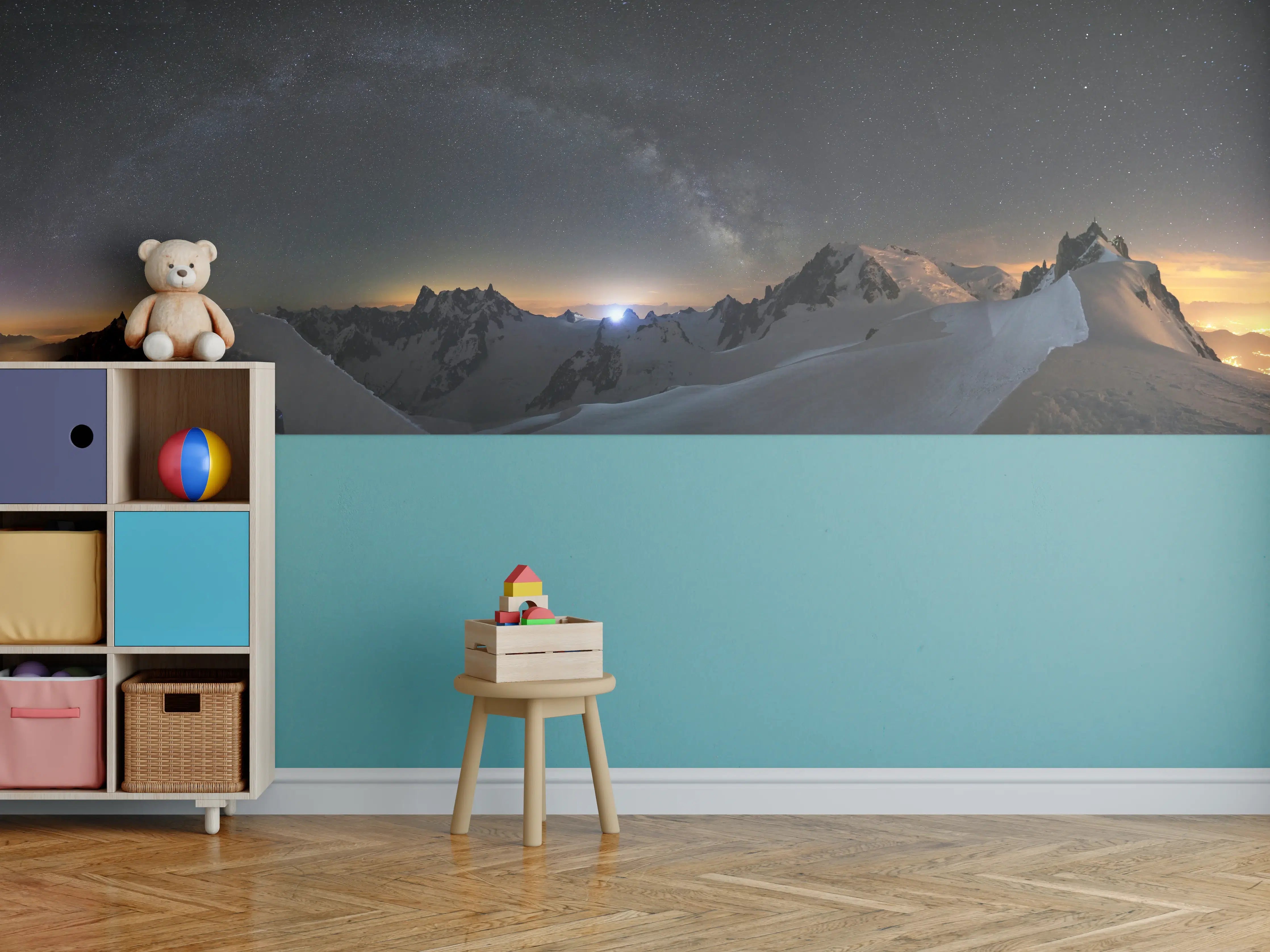 Kinderzimmer Wandgestaltung - Sternenhimmel über verschneiten Berggipfeln