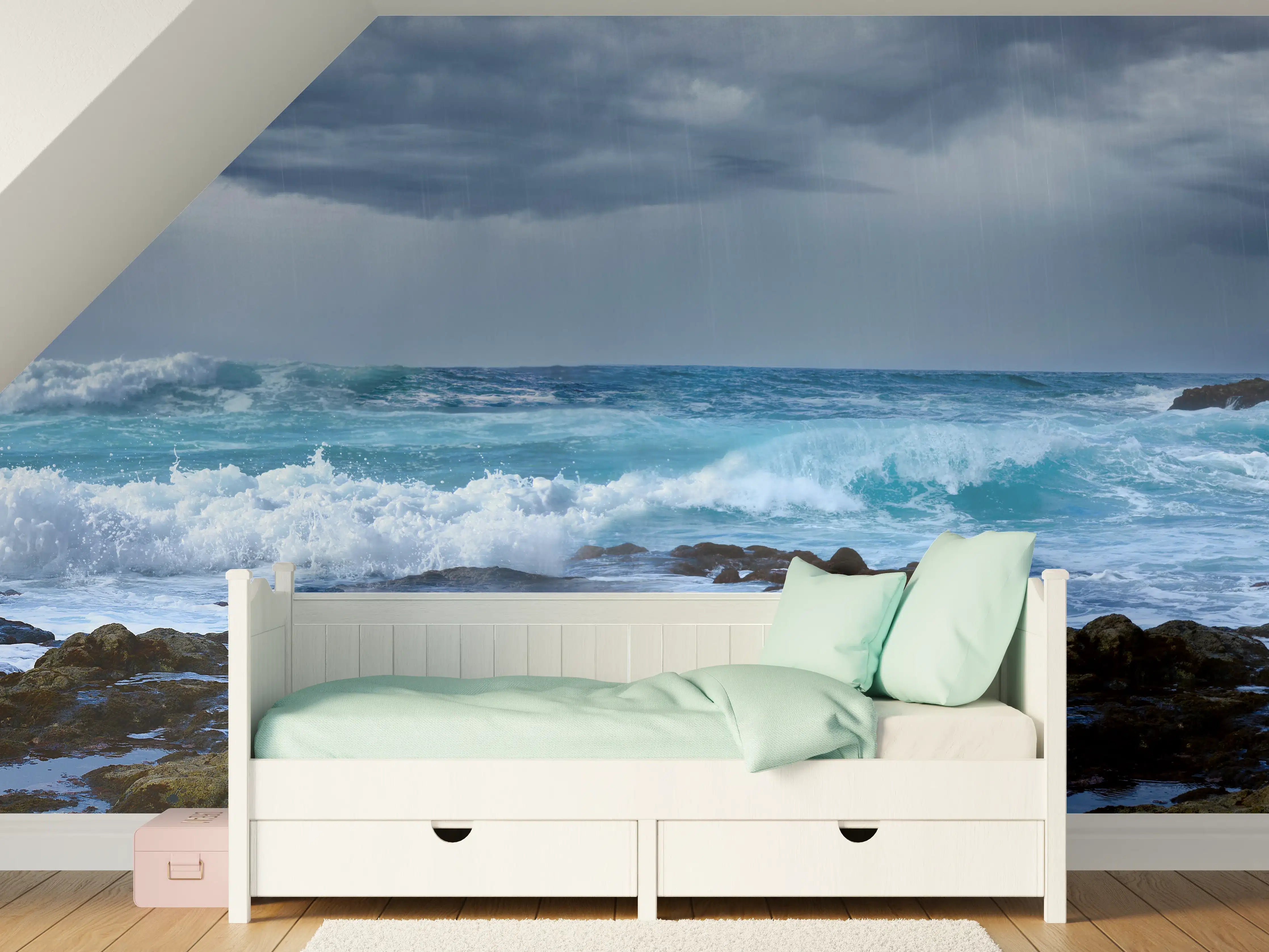 Kinderzimmer Wandgestaltung - Stürmische Meereswellen bei dunklem Himmel
