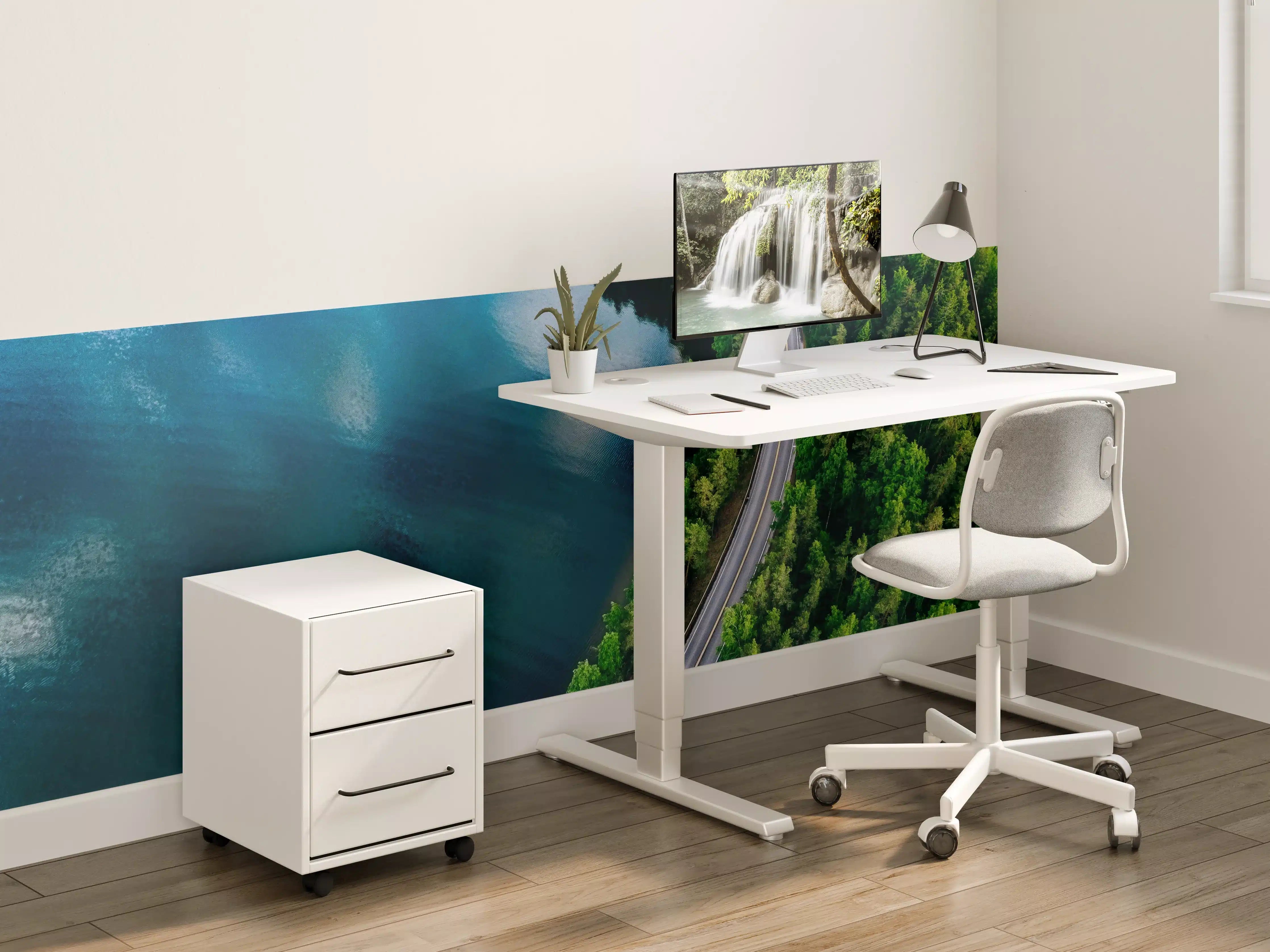 Kinderzimmer Wandgestaltung - Szenischer Wasserblick mit Waldpfad