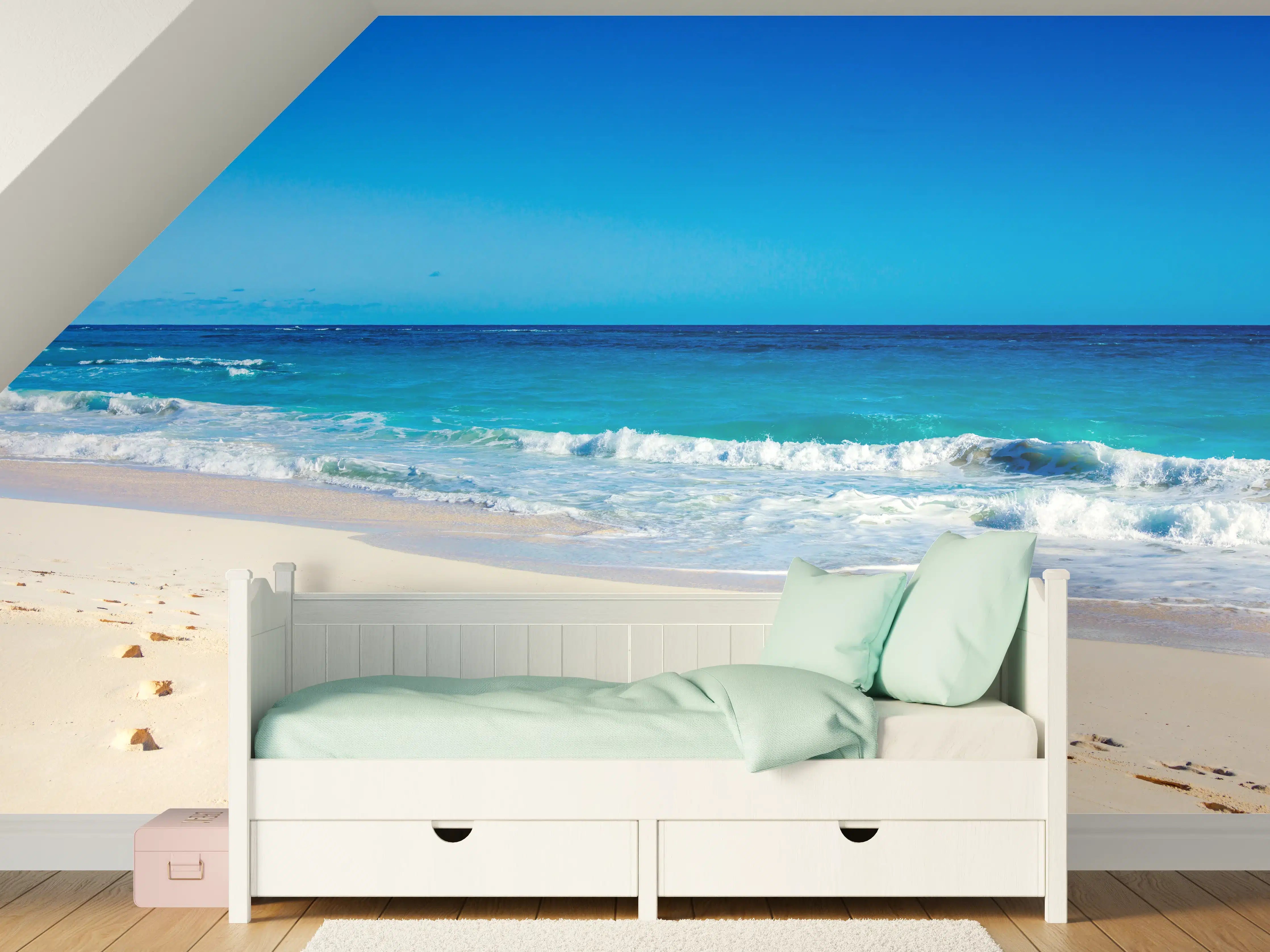 Kinderzimmer Wandgestaltung - Traumhafter Strand mit klarem Wasser
