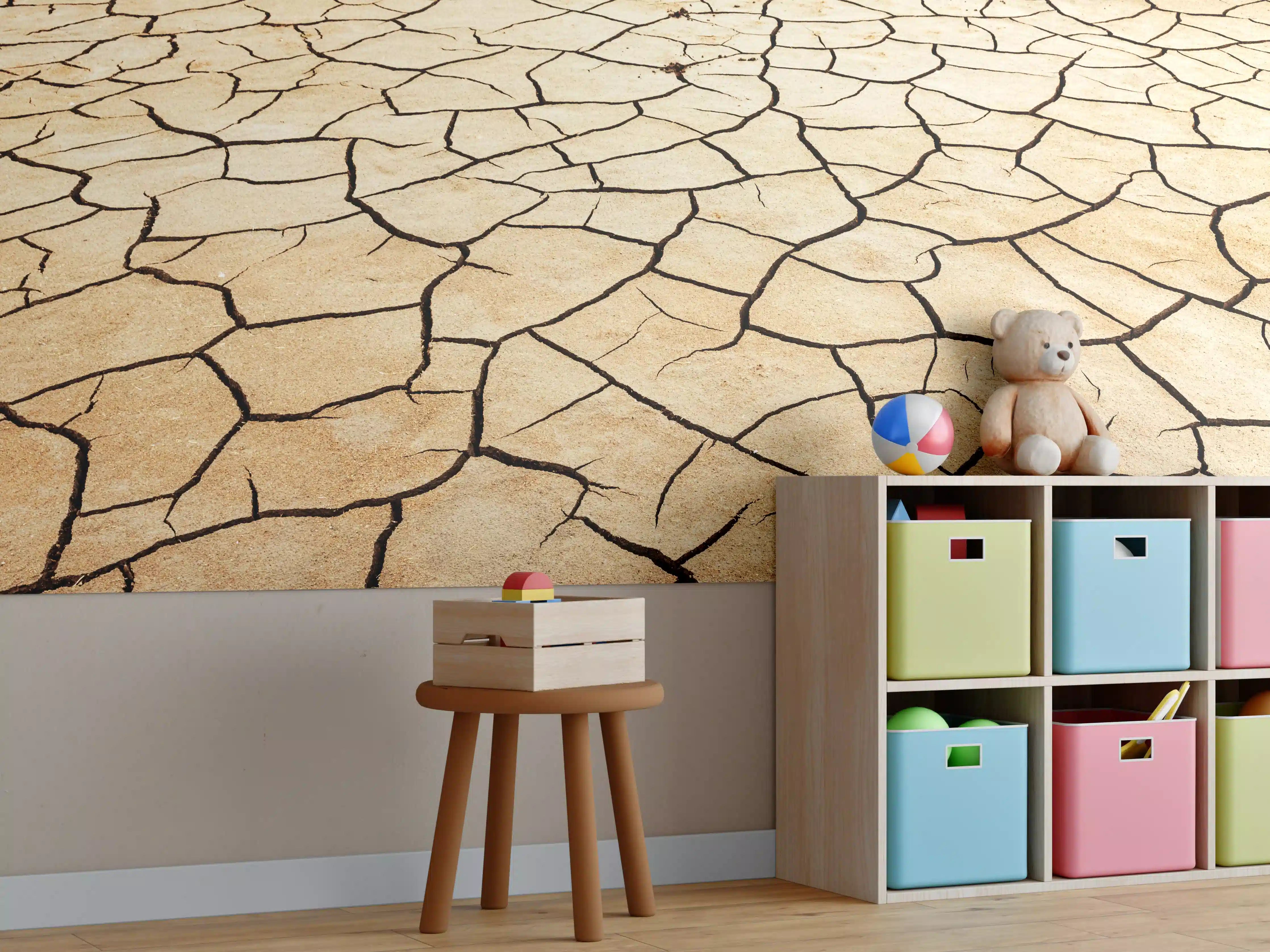 Kinderzimmer Wandgestaltung - Trockene, rissige Erde unter Sonnenschein