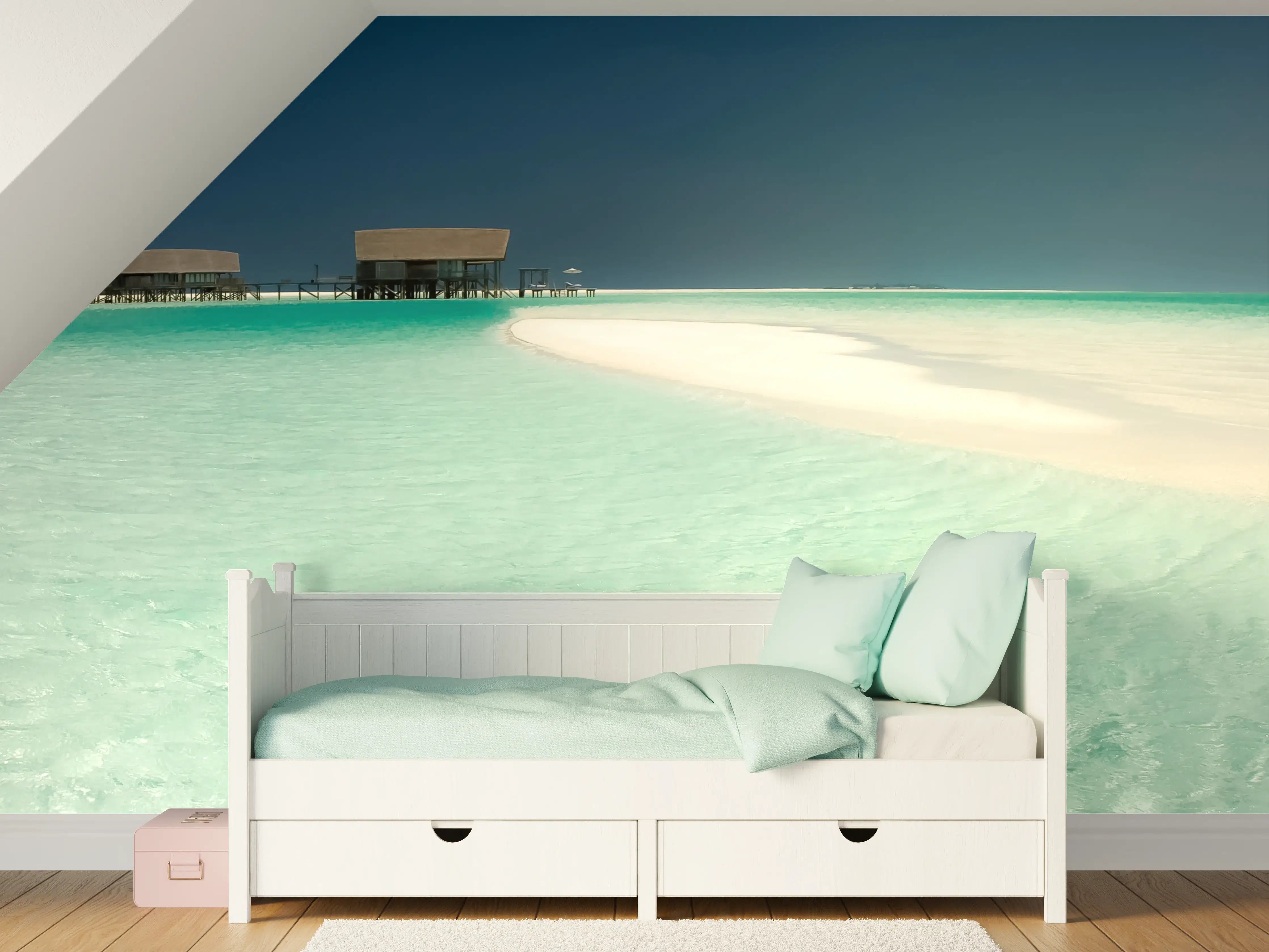 Kinderzimmer Wandgestaltung - Tropischer Paradiesstrand mit klarem Wasser
