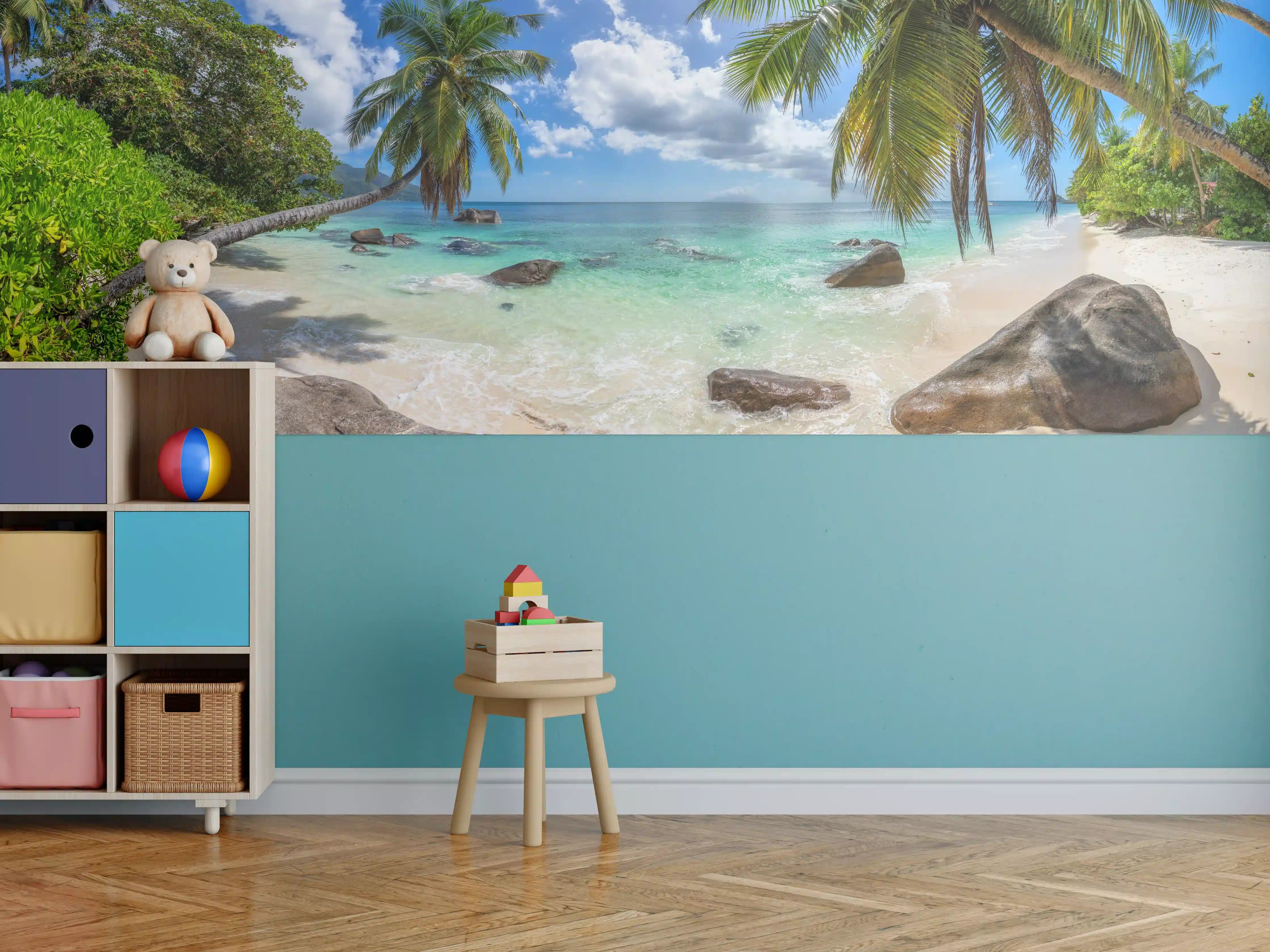 Kinderzimmer Wandgestaltung - Tropischer Strand mit Palmen bei Sonnenlicht