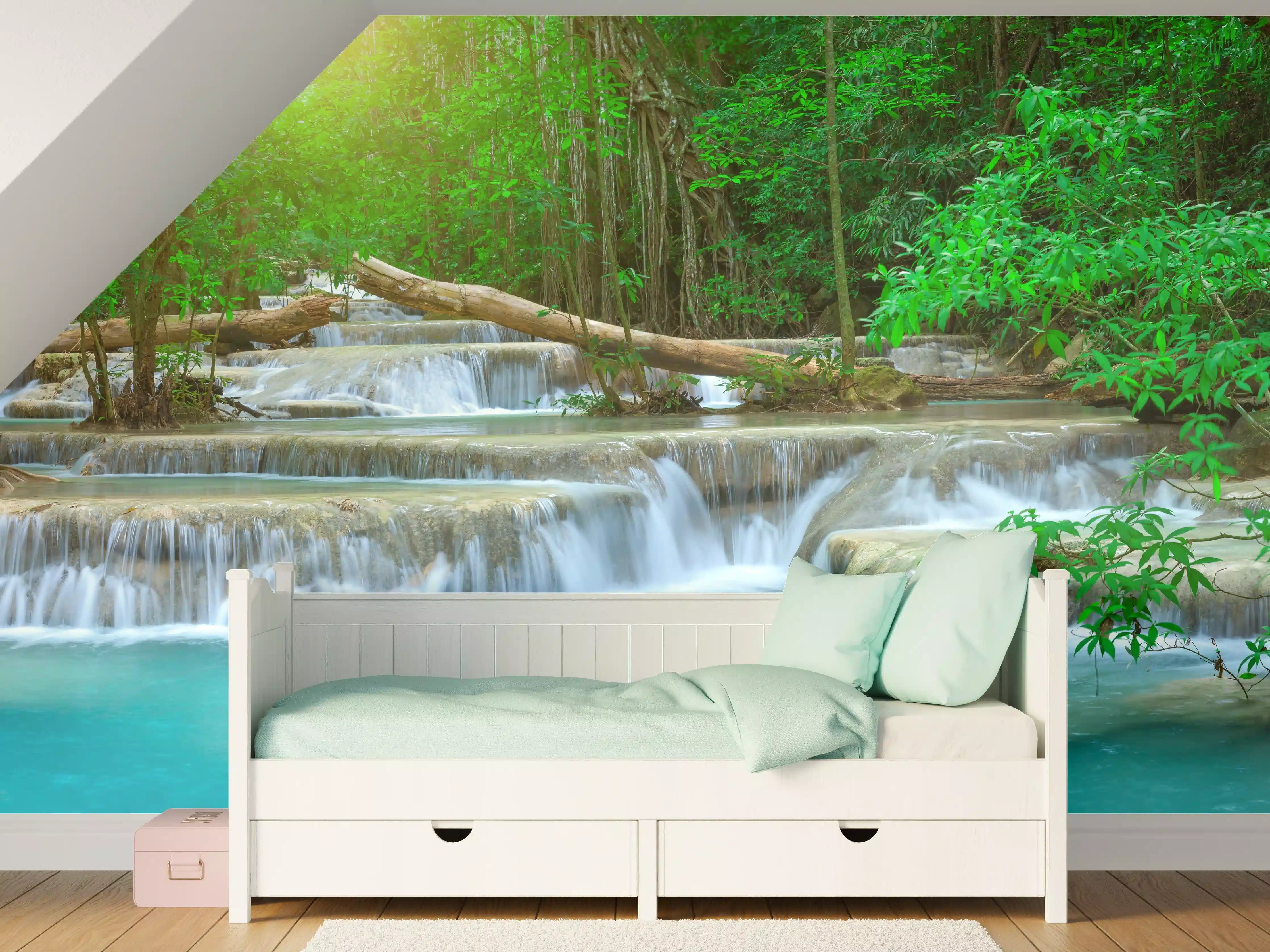 Kinderzimmer Wandgestaltung - Türkis-Wasserfall im grünen Wald