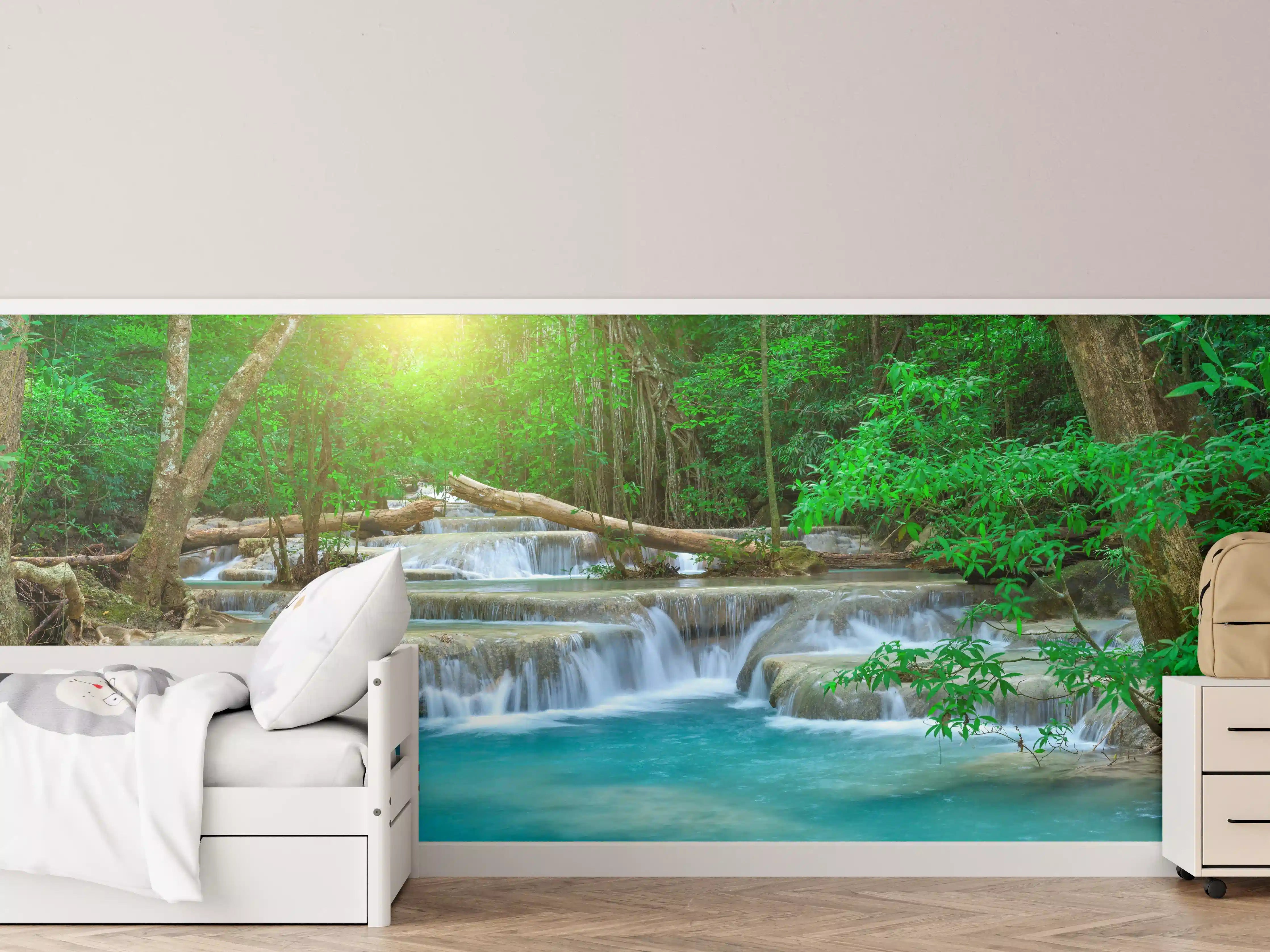 Kinderzimmer Wandgestaltung - Türkis-Wasserfall im grünen Wald