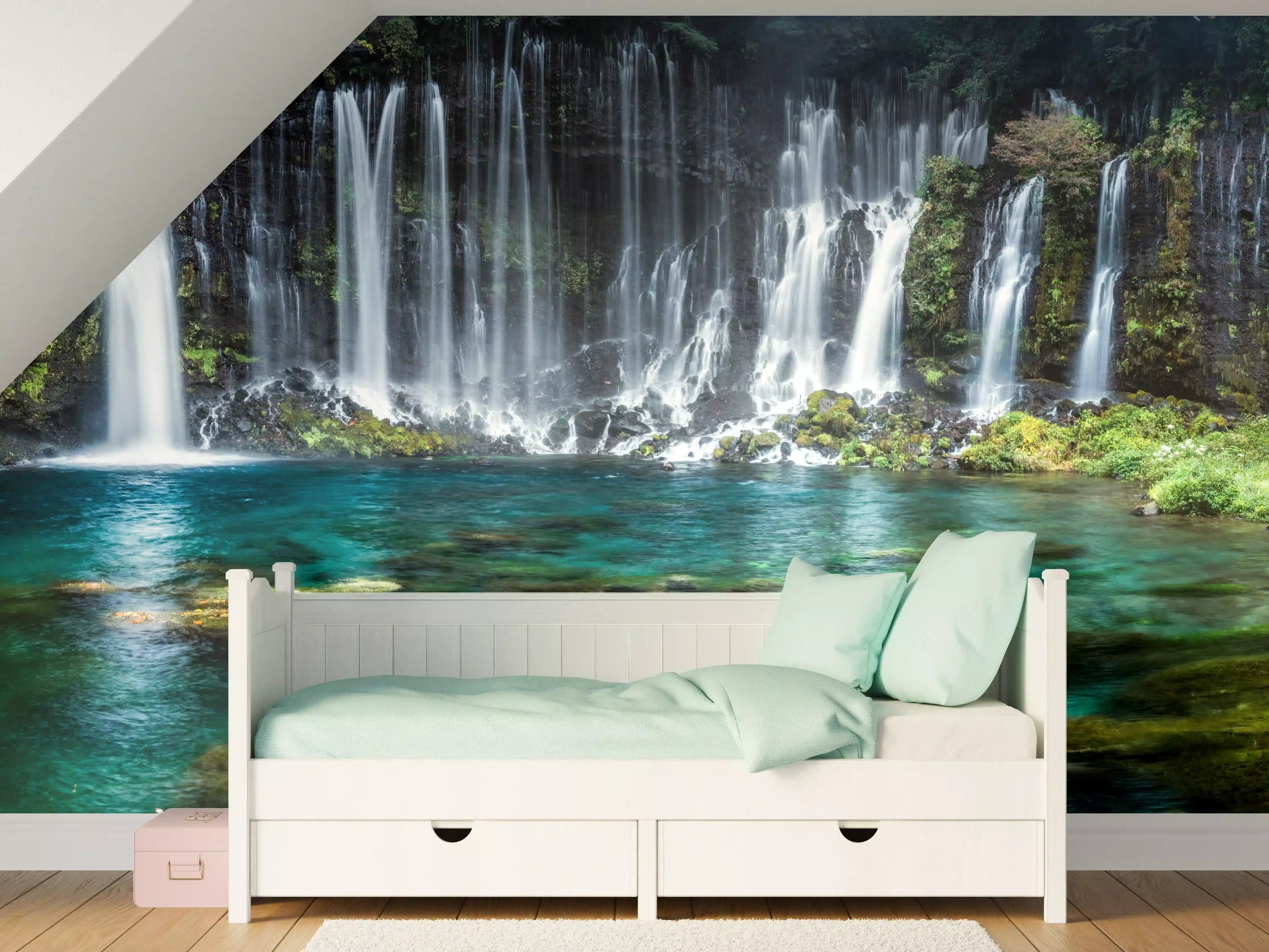 Kinderzimmer Wandgestaltung - Türkisblaue Wasserfälle in Japan
