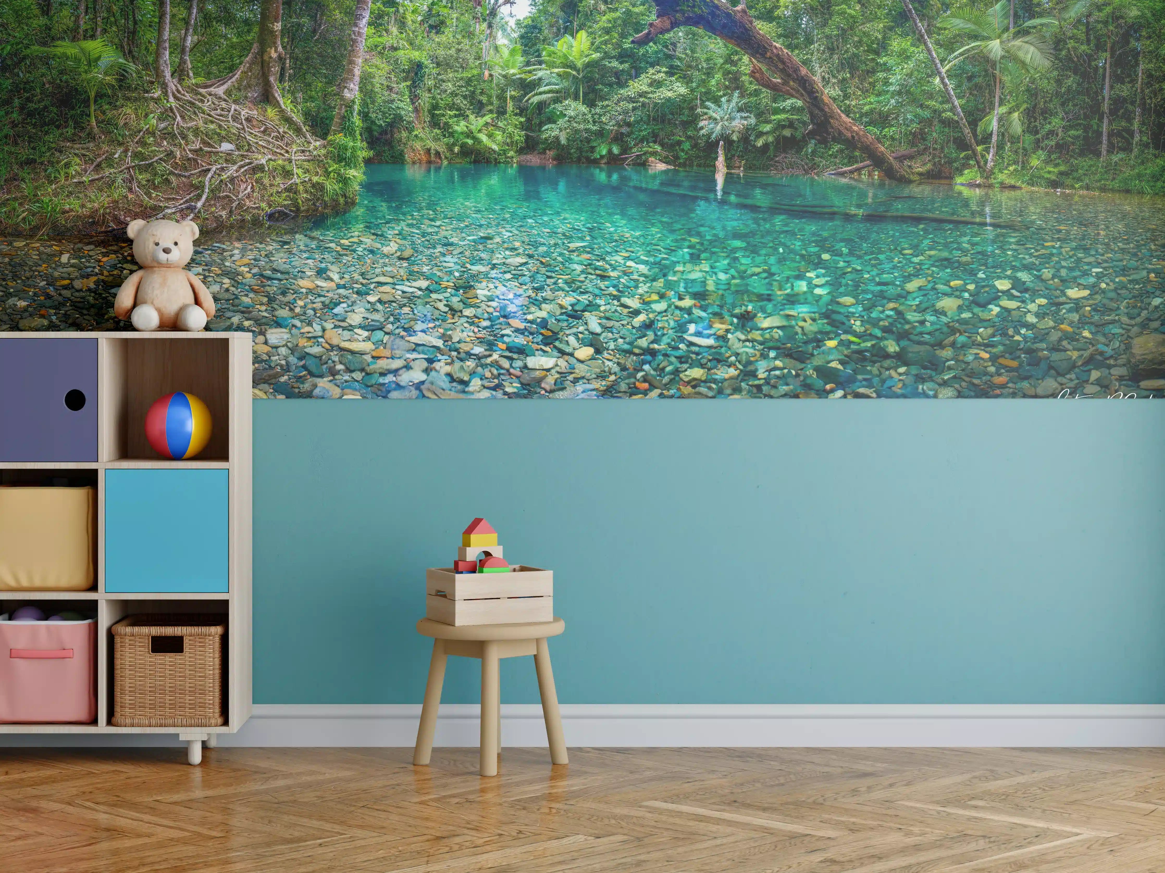 Kinderzimmer Wandgestaltung - Türkisblauer Fluss inmitten eines dichten Regenwalds