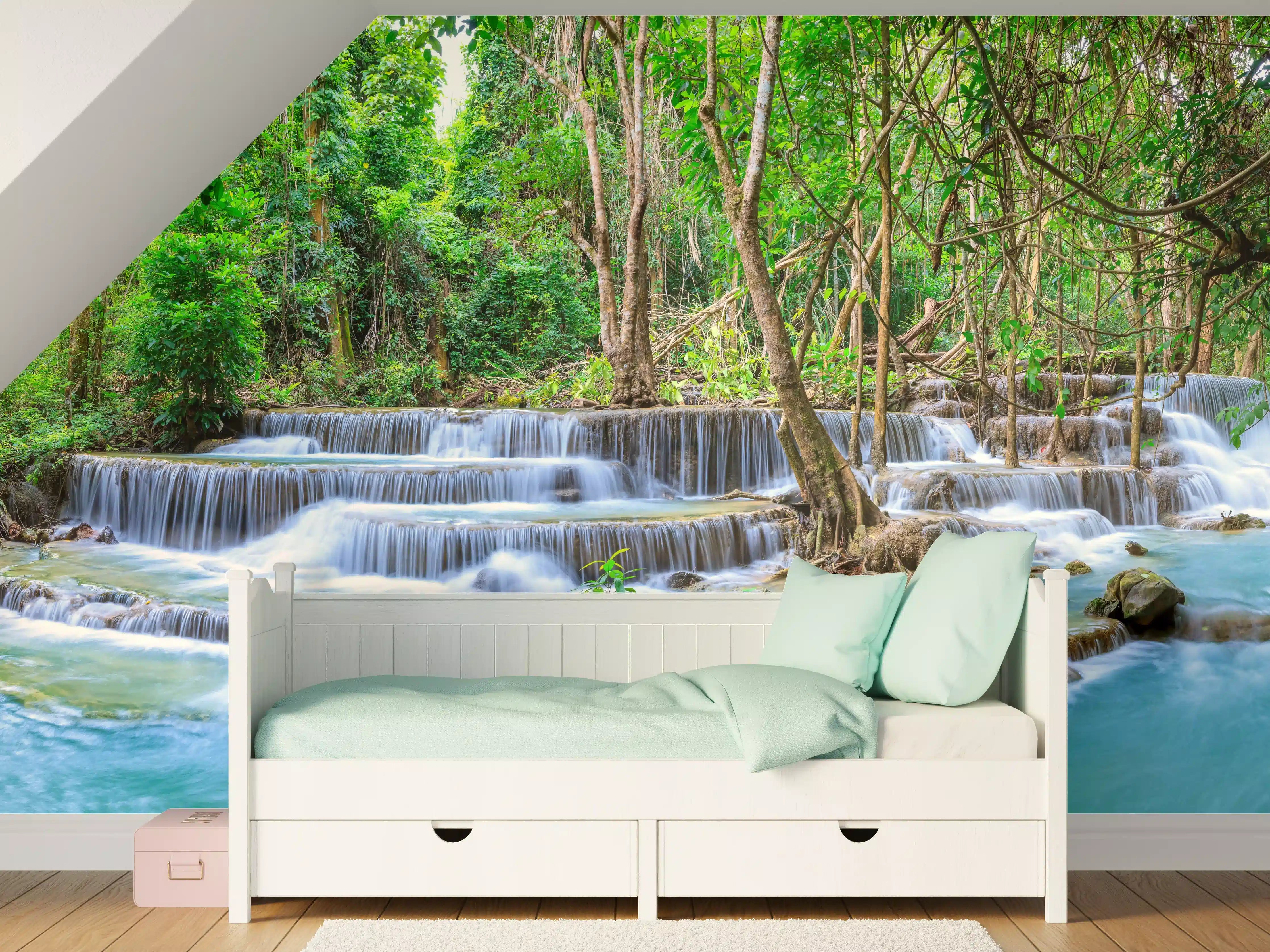 Kinderzimmer Wandgestaltung - Türkisgrüner Dschungel-Wasserfall