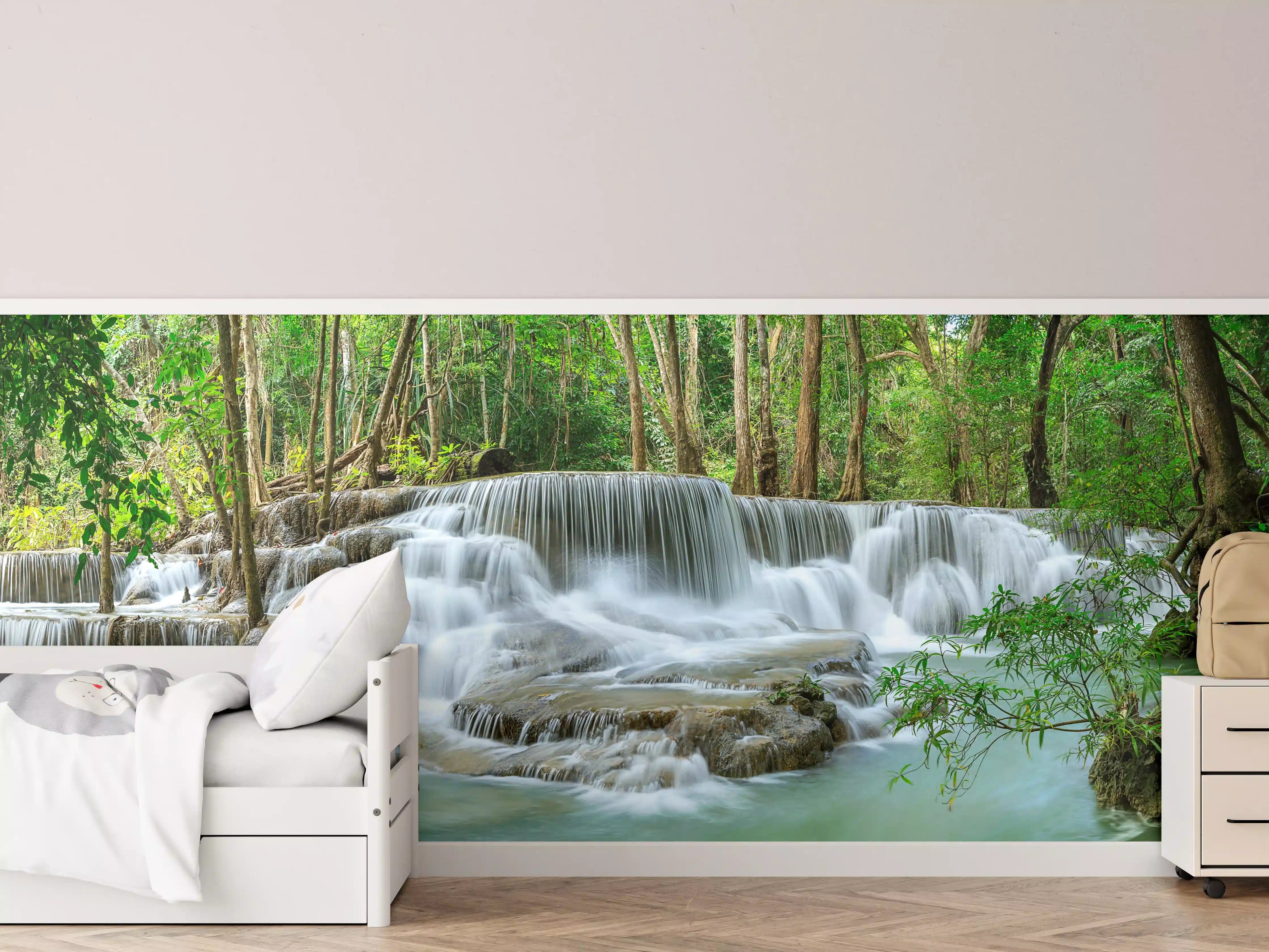 Kinderzimmer Wandgestaltung - Türkisgrüner Wasserfall im Wald