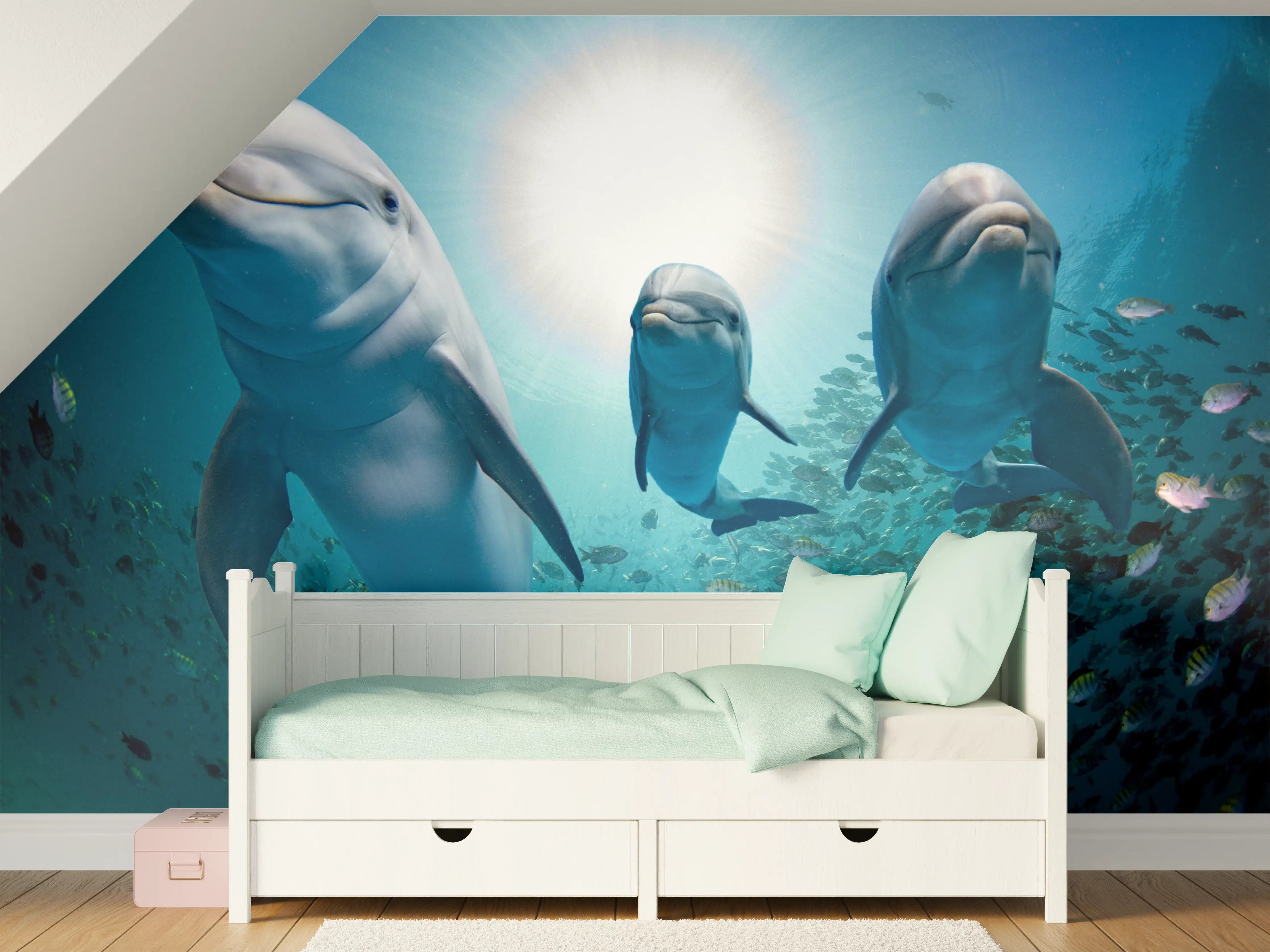 Kinderzimmer Wandgestaltung - Unterwasser-Delfine bei Sonnenlicht