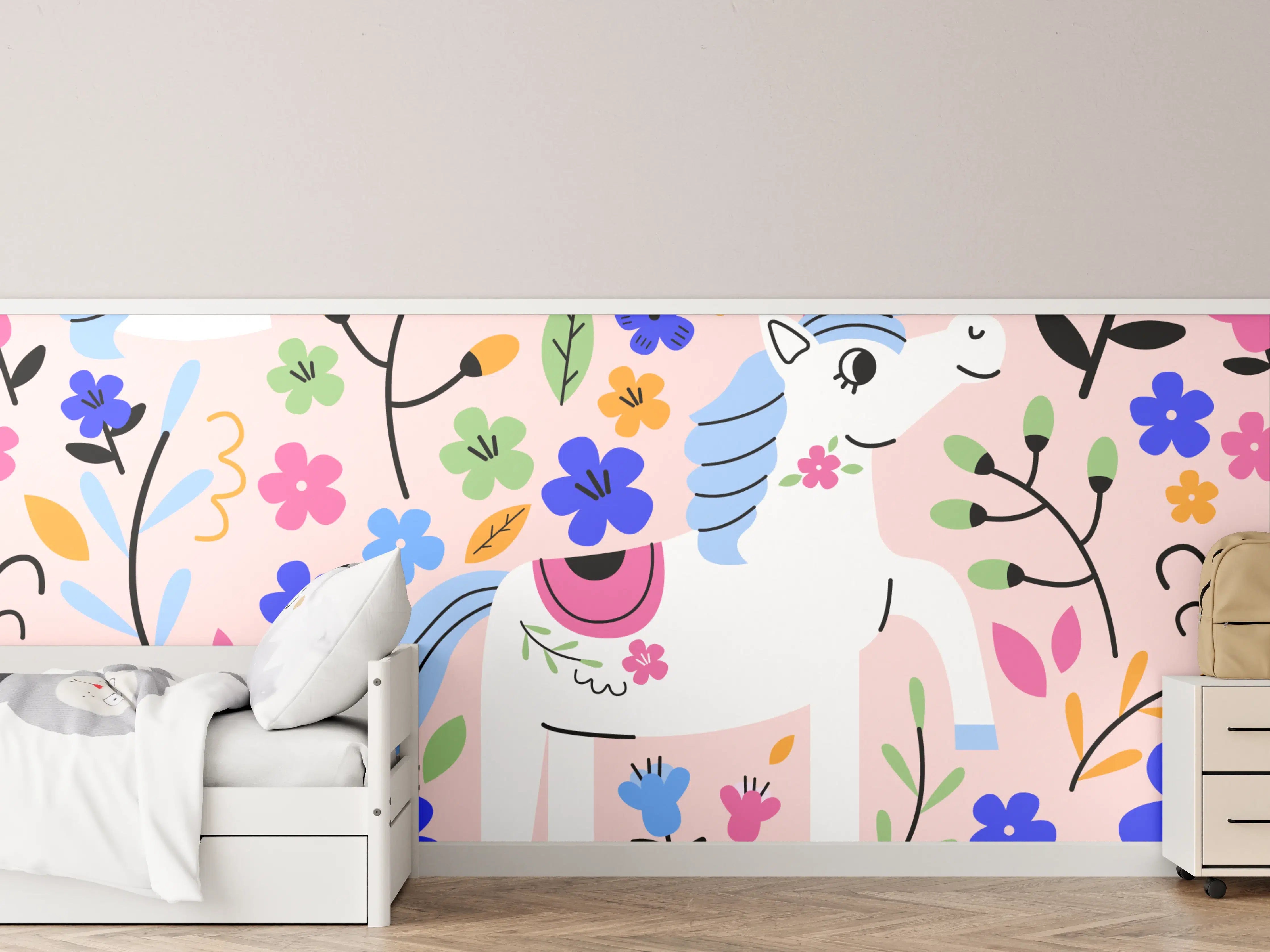 Kinderzimmer Wandgestaltung - Verspieltes Einhorn-Motiv mit bunten Blumen auf rosa Hintergrund