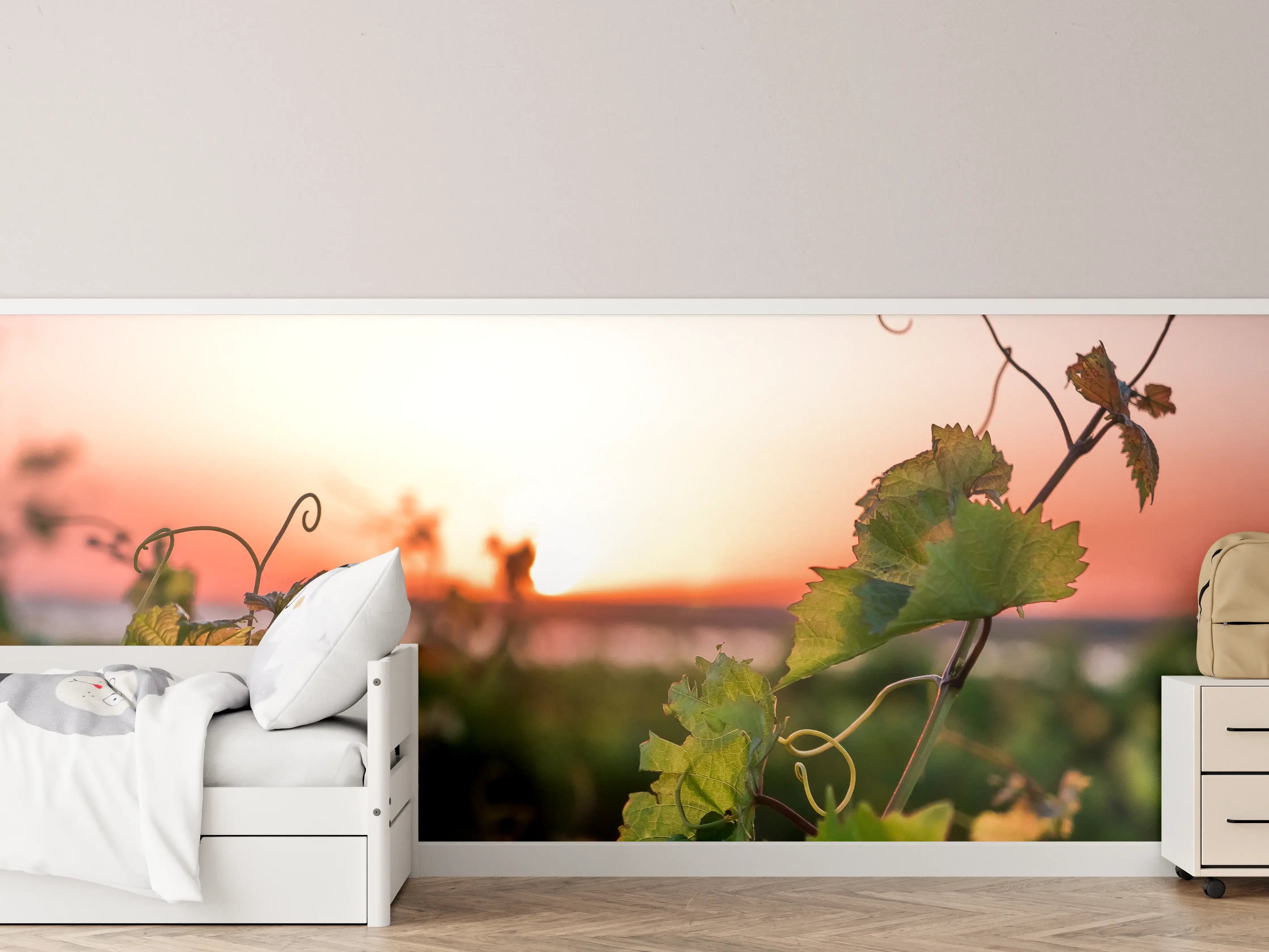 Kinderzimmer Wandgestaltung - Vineyard Sunset with Green Leaves