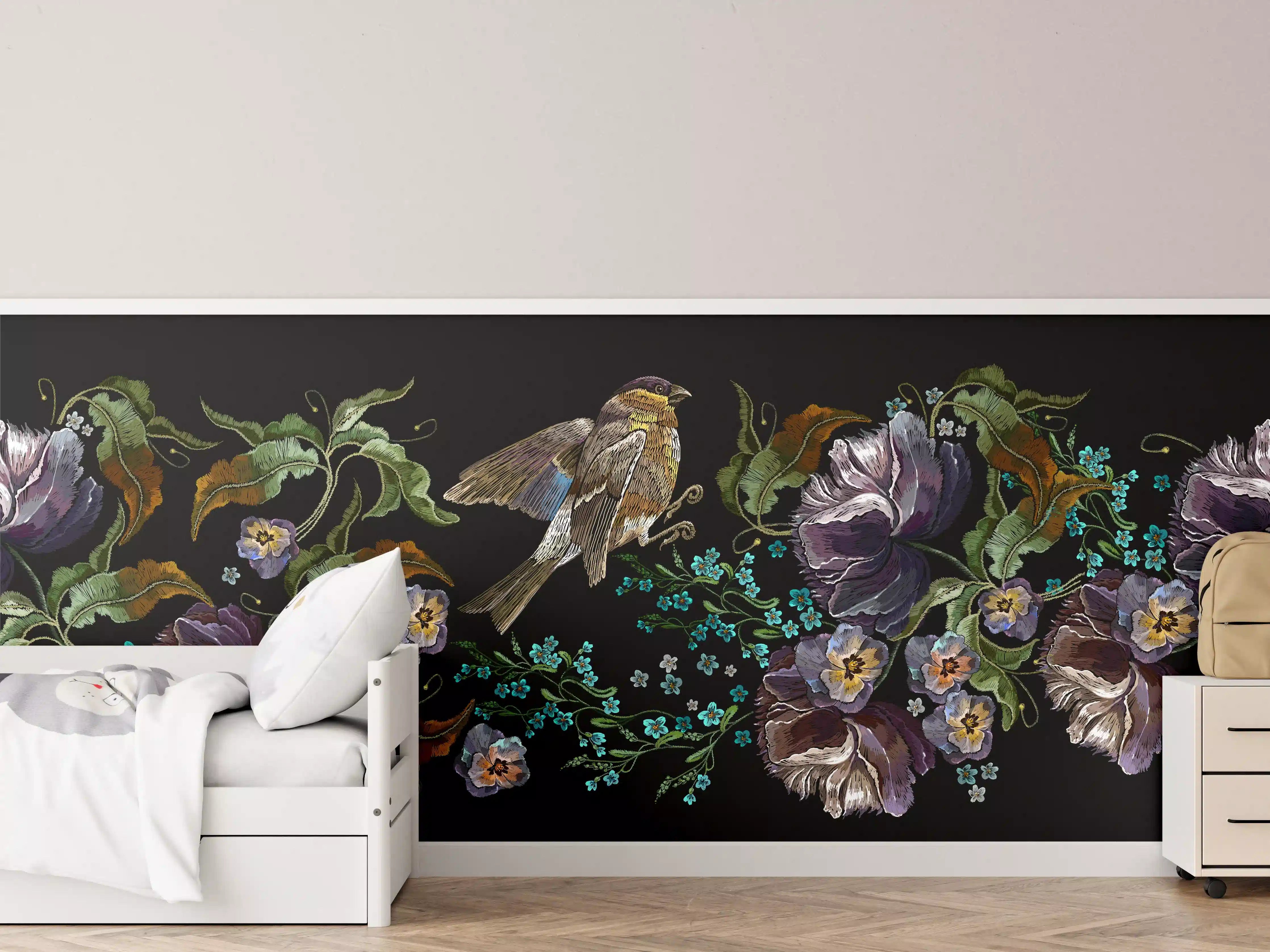 Kinderzimmer Wandgestaltung - Violette Blumen Vogelmuster Stickerei