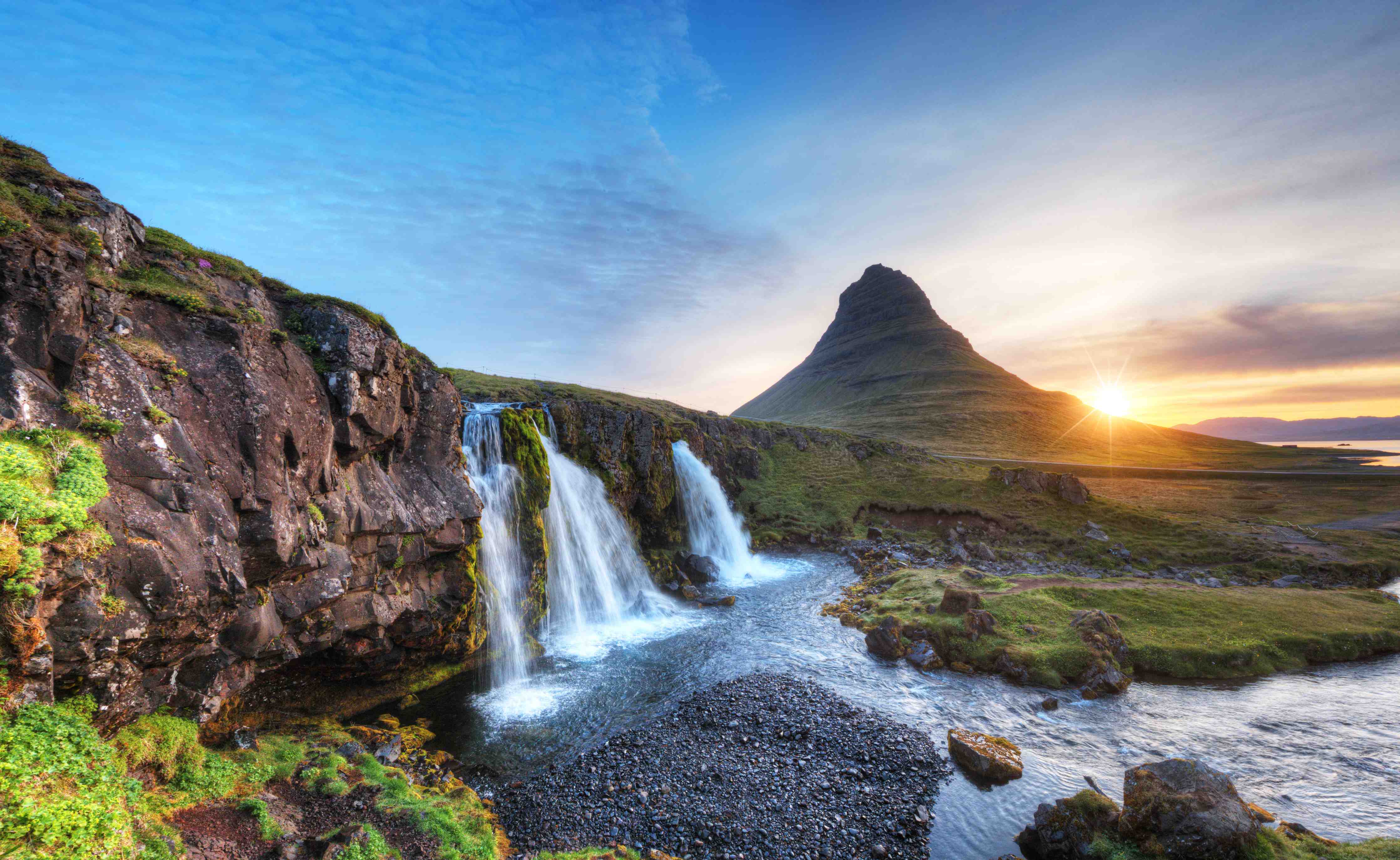 Kinderzimmer Wandgestaltung-Wasserfall bei Sonnenuntergang