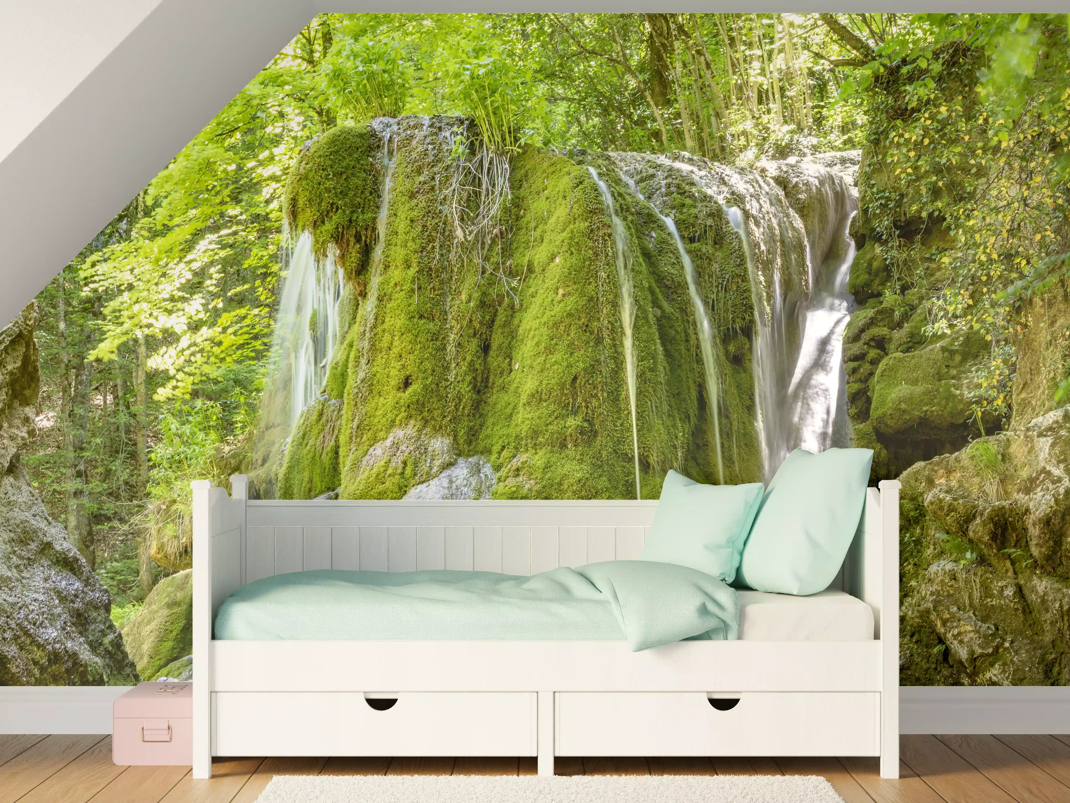 Kinderzimmer Wandgestaltung - Wasserfall im Wald - Sevastopol