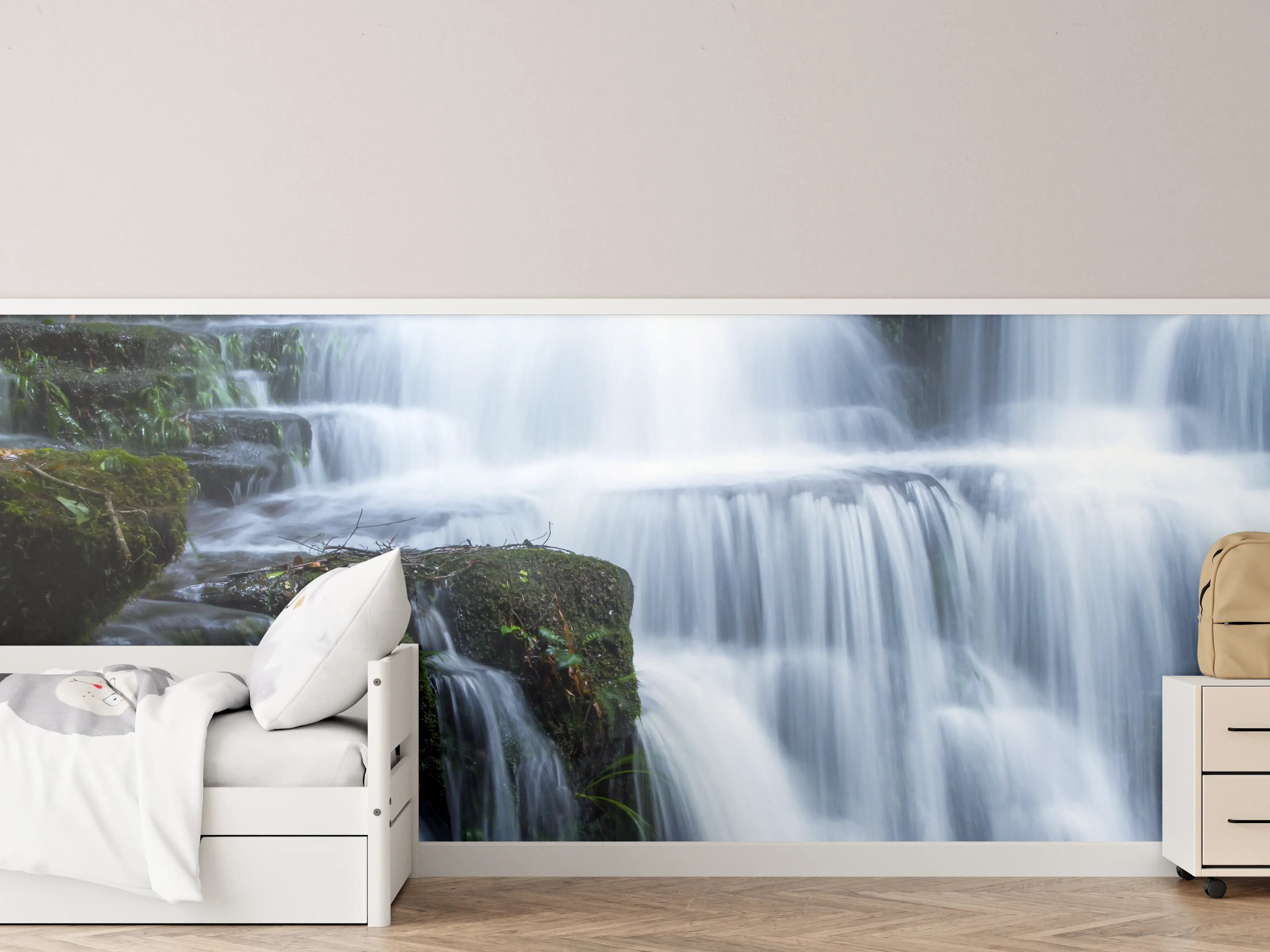 Kinderzimmer Wandgestaltung - Wasserfall im Wald mit Felsen