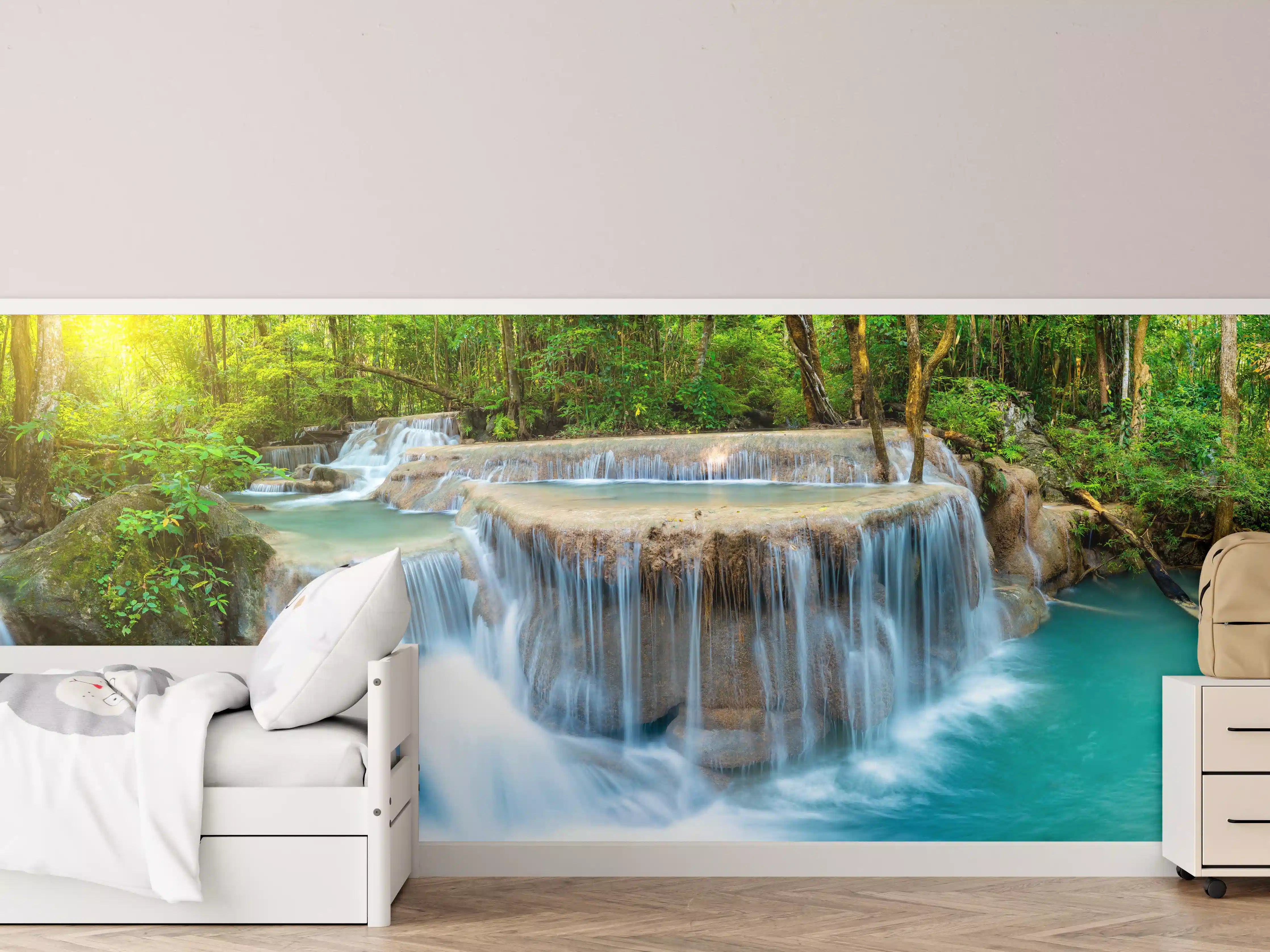 Kinderzimmer Wandgestaltung - Wasserfall im Wald von Thailand