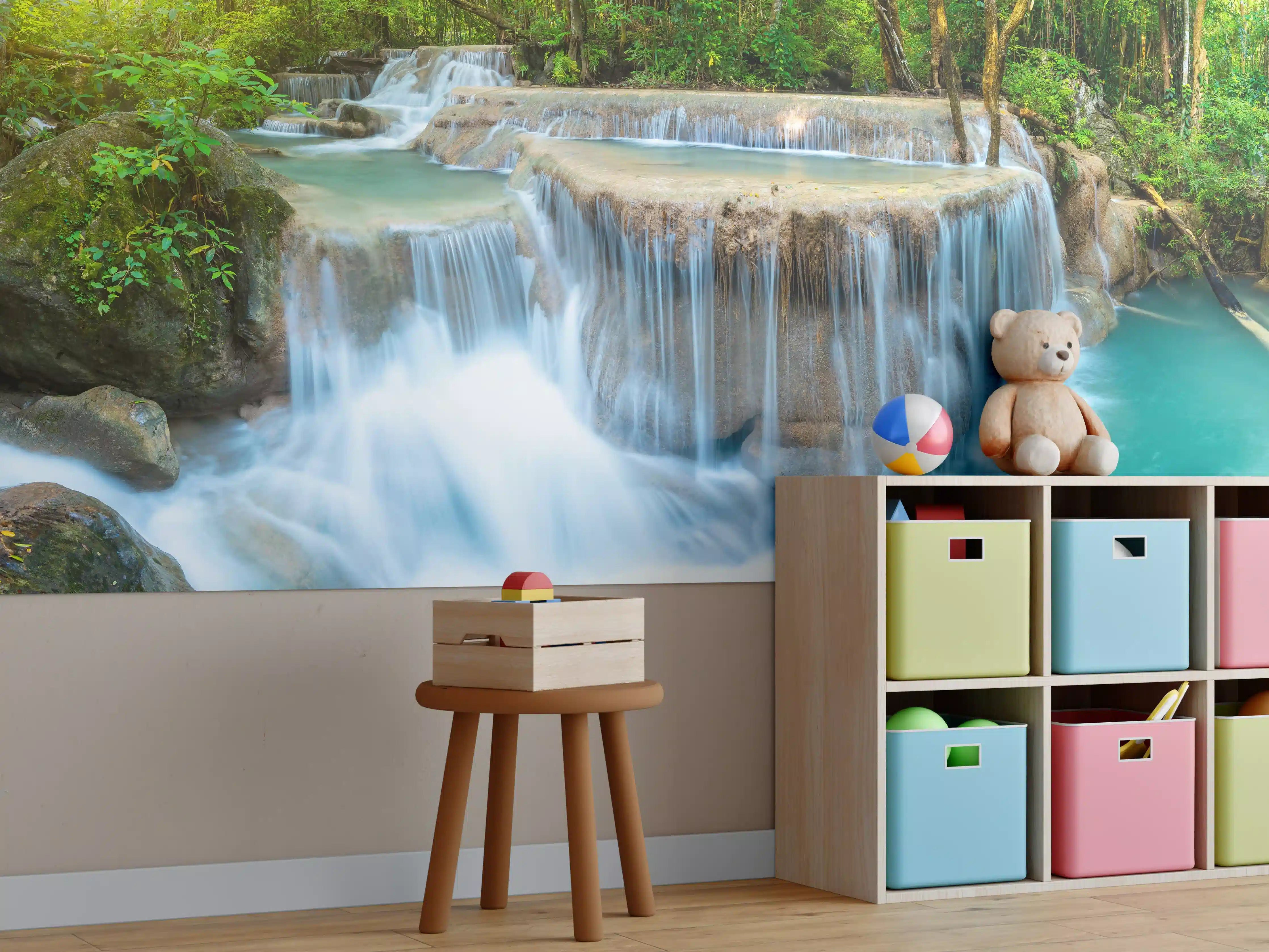 Kinderzimmer Wandgestaltung - Wasserfall im Wald von Thailand