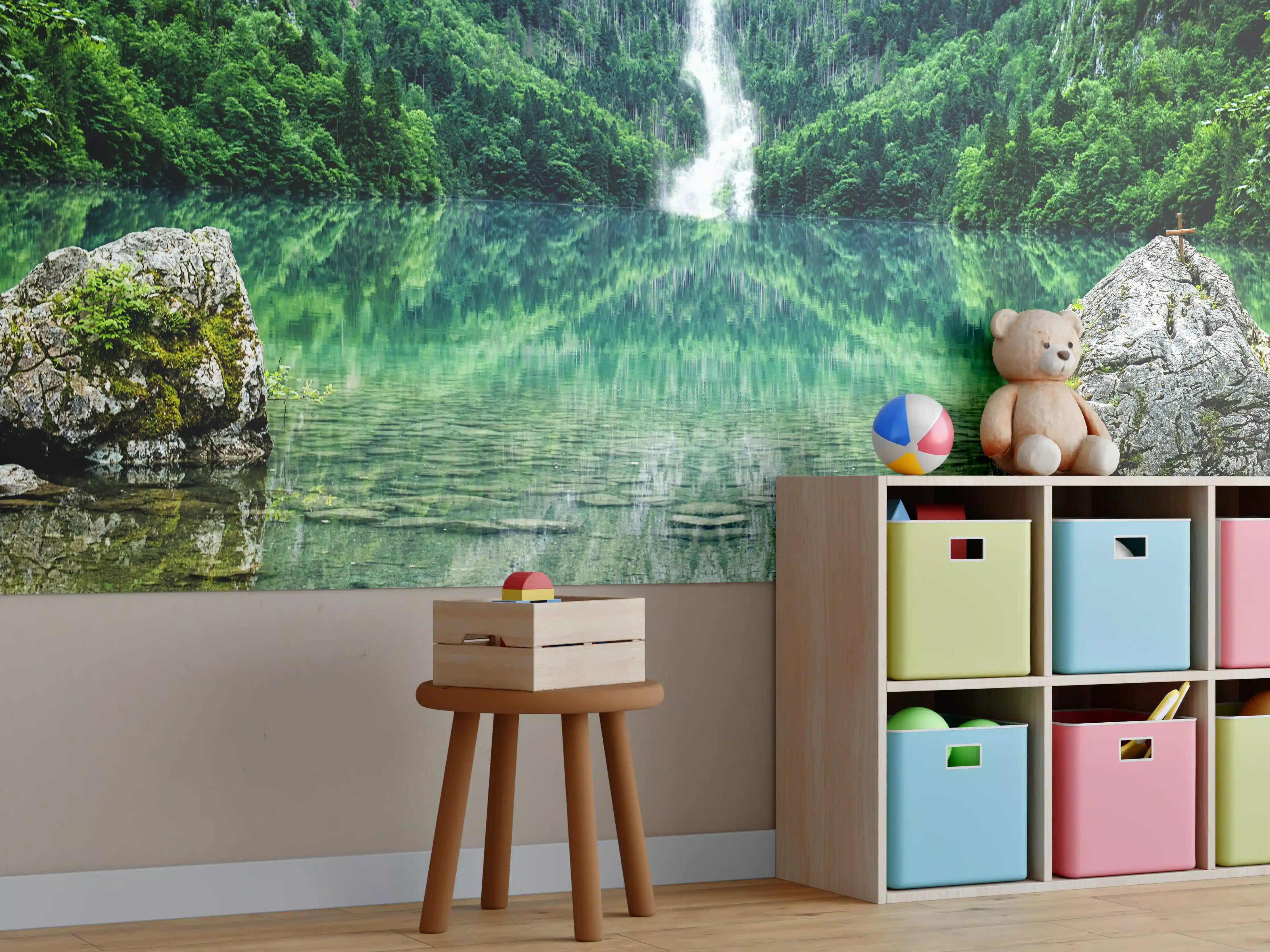 Kinderzimmer Wandgestaltung - Wasserfall in grüner Naturlandschaft