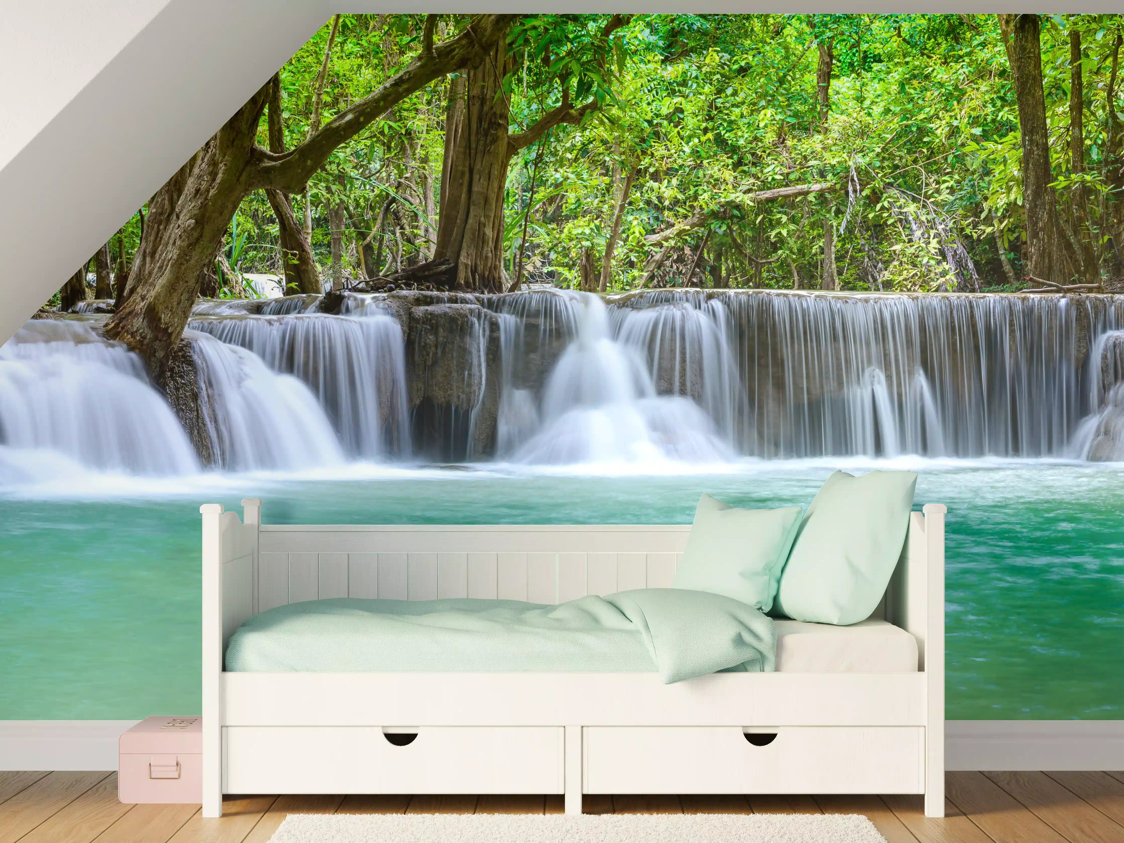Kinderzimmer Wandgestaltung - Wasserfall tief im tropischen Wald