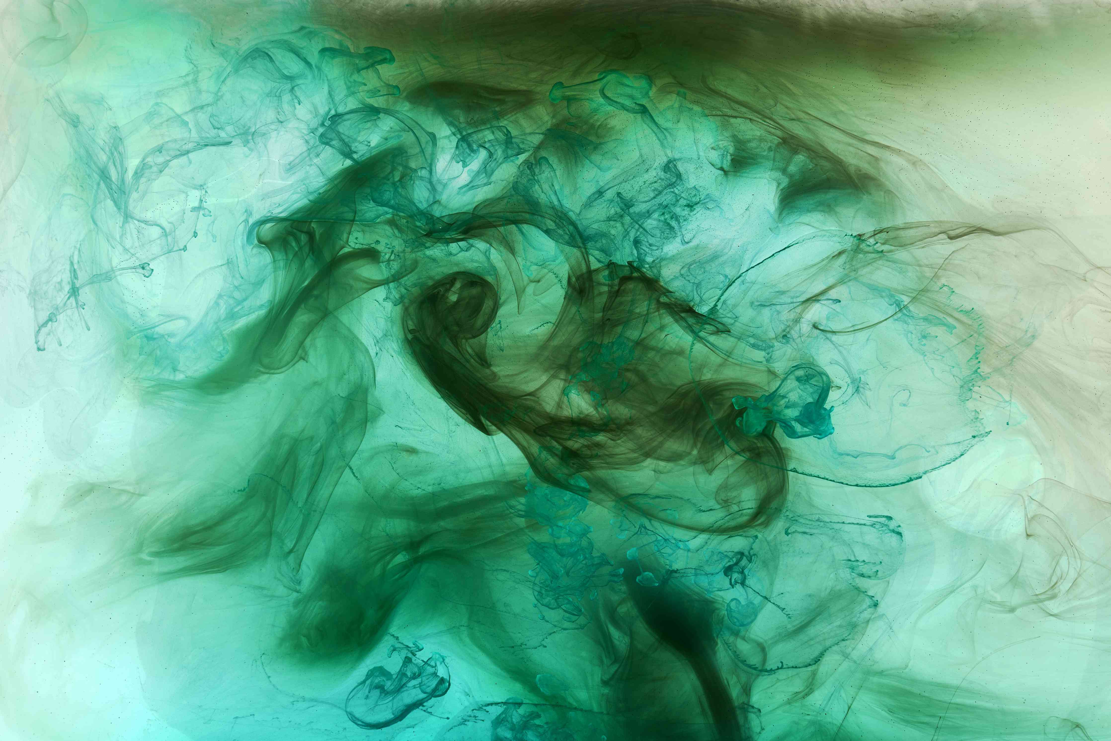 Kinderzimmer Wandgestaltung-Wasserfarben-Fluidkunst in Grüntönen