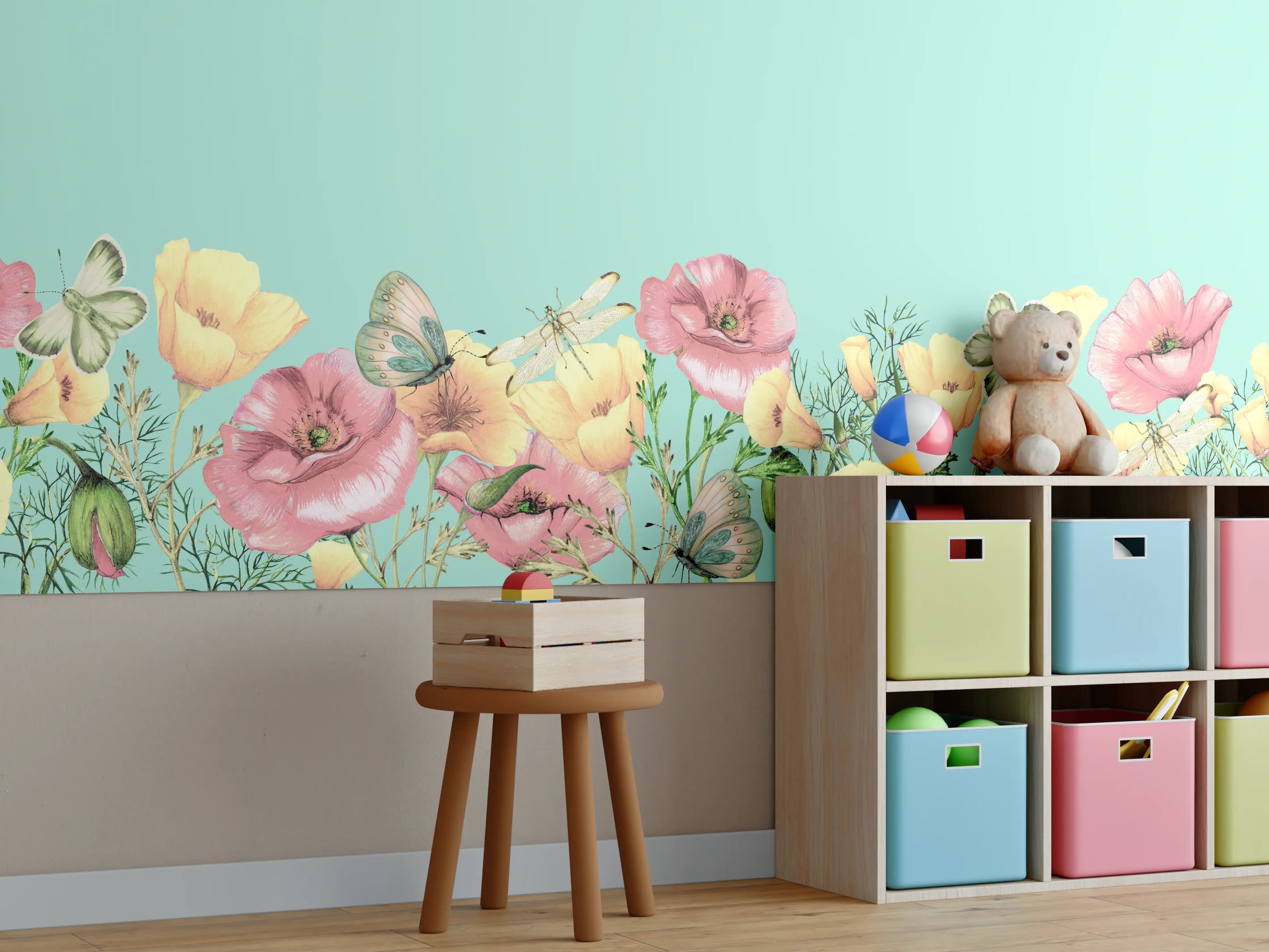 Kinderzimmer Wandgestaltung - Weiche Blumen und Schmetterlinge auf pastellblauem Hintergrund