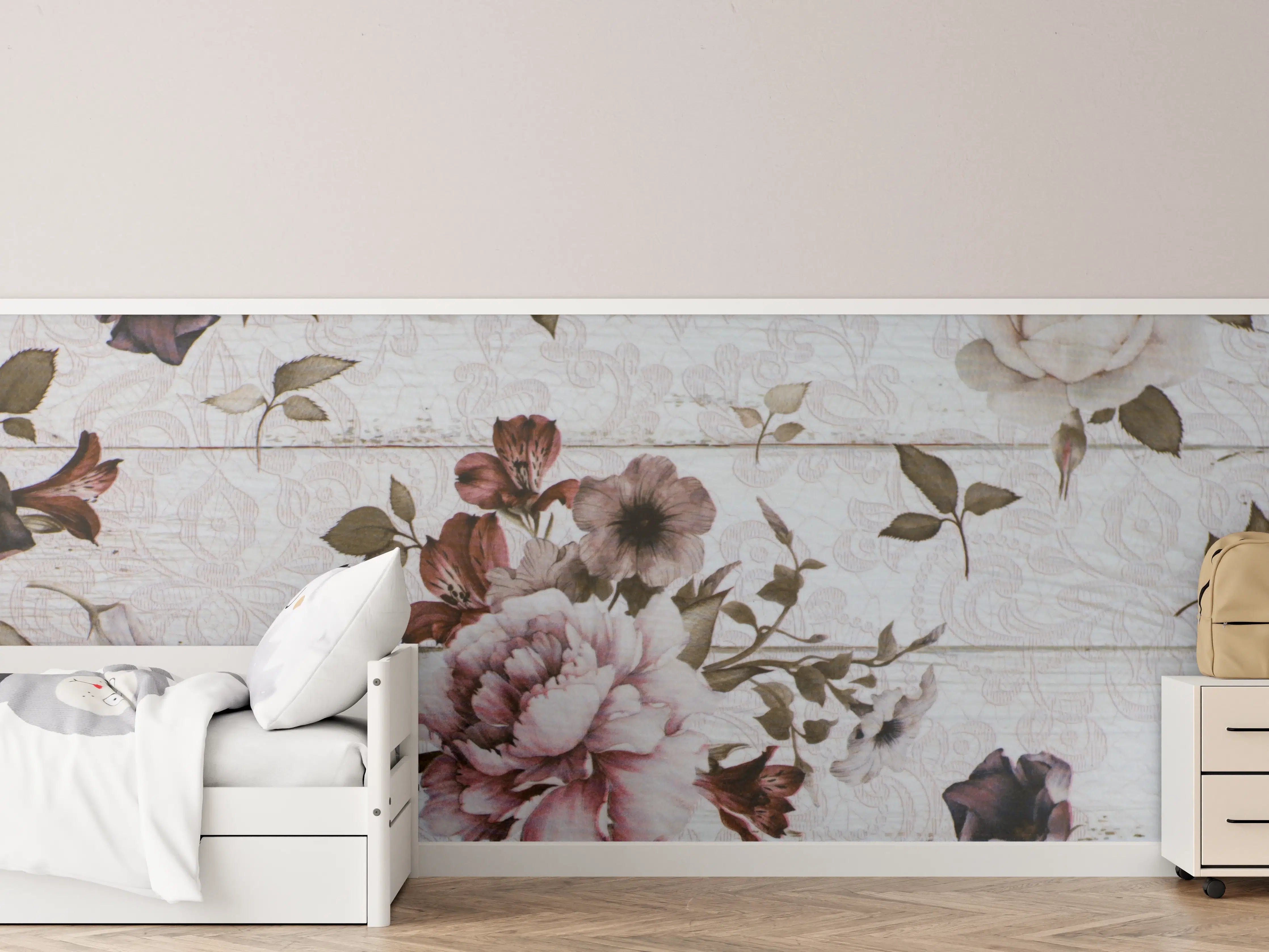 Kinderzimmer Wandgestaltung - Weiche Rosen und florale Akzente auf Holz