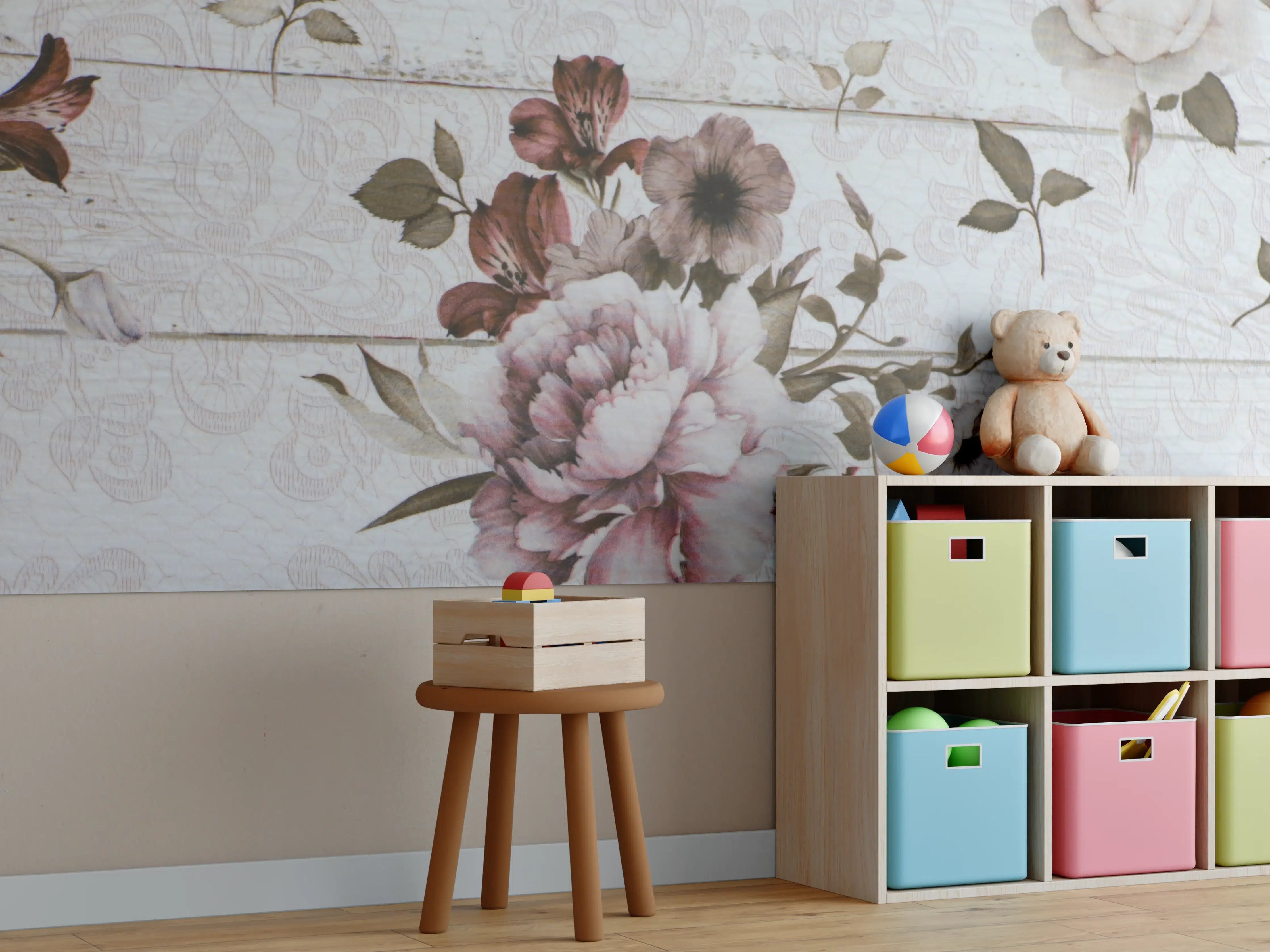 Kinderzimmer Wandgestaltung - Weiche Rosen und florale Akzente auf Holz