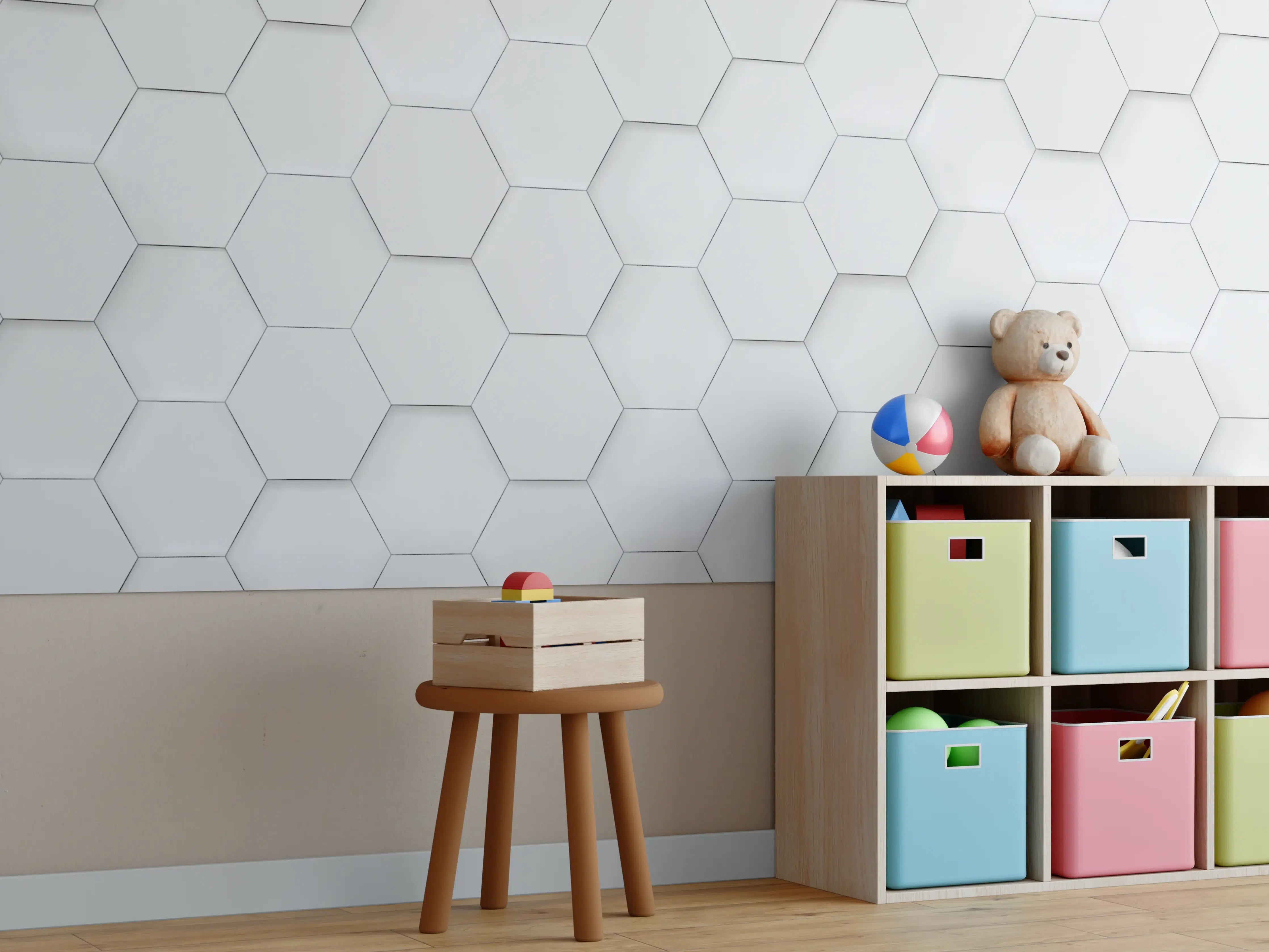 Kinderzimmer Wandgestaltung - Weiße Hexagon-Fliesenwand mit neutrale Farben