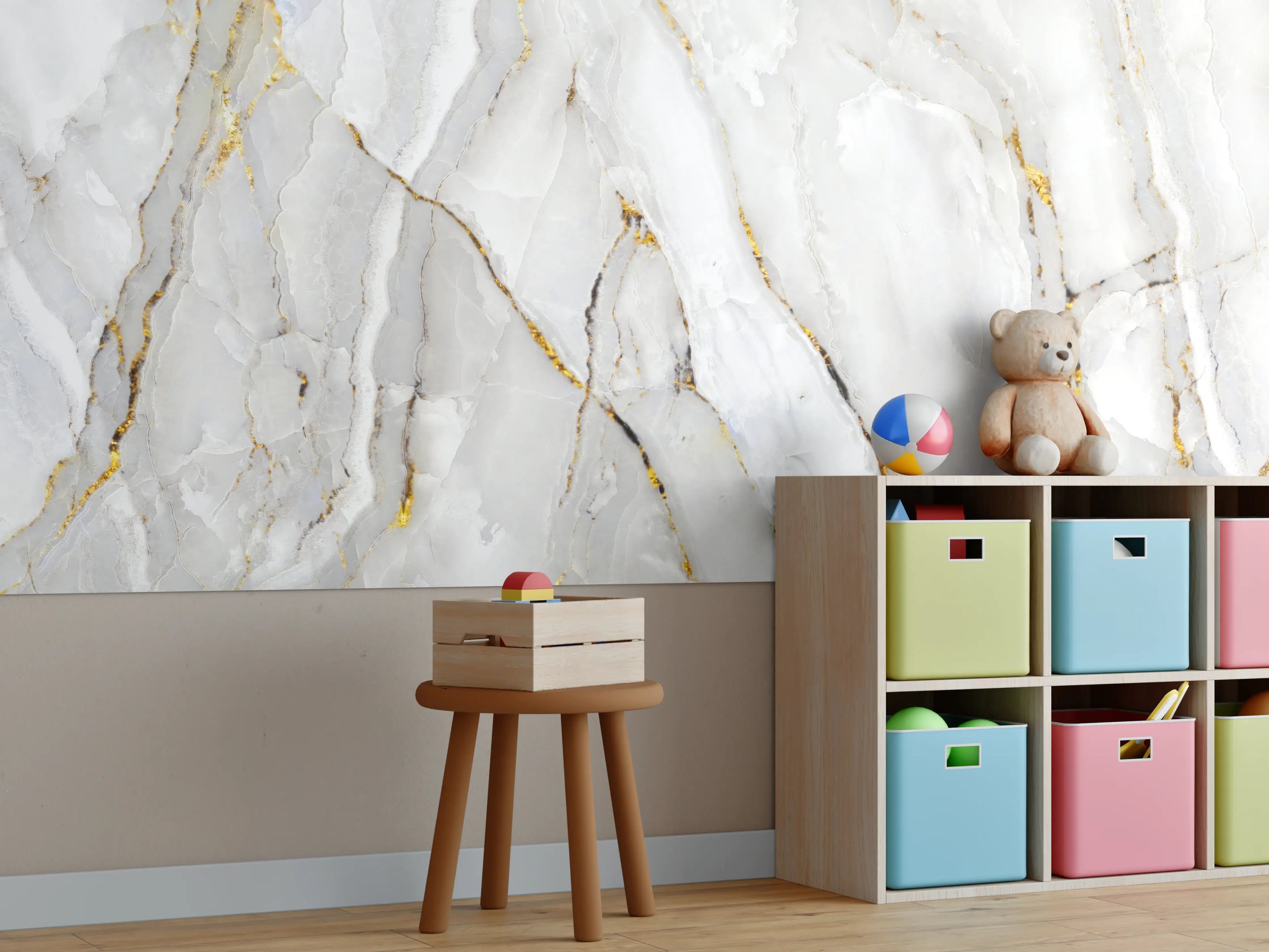 Kinderzimmer Wandgestaltung - Weißer Statuario-Marmor mit goldene Adern