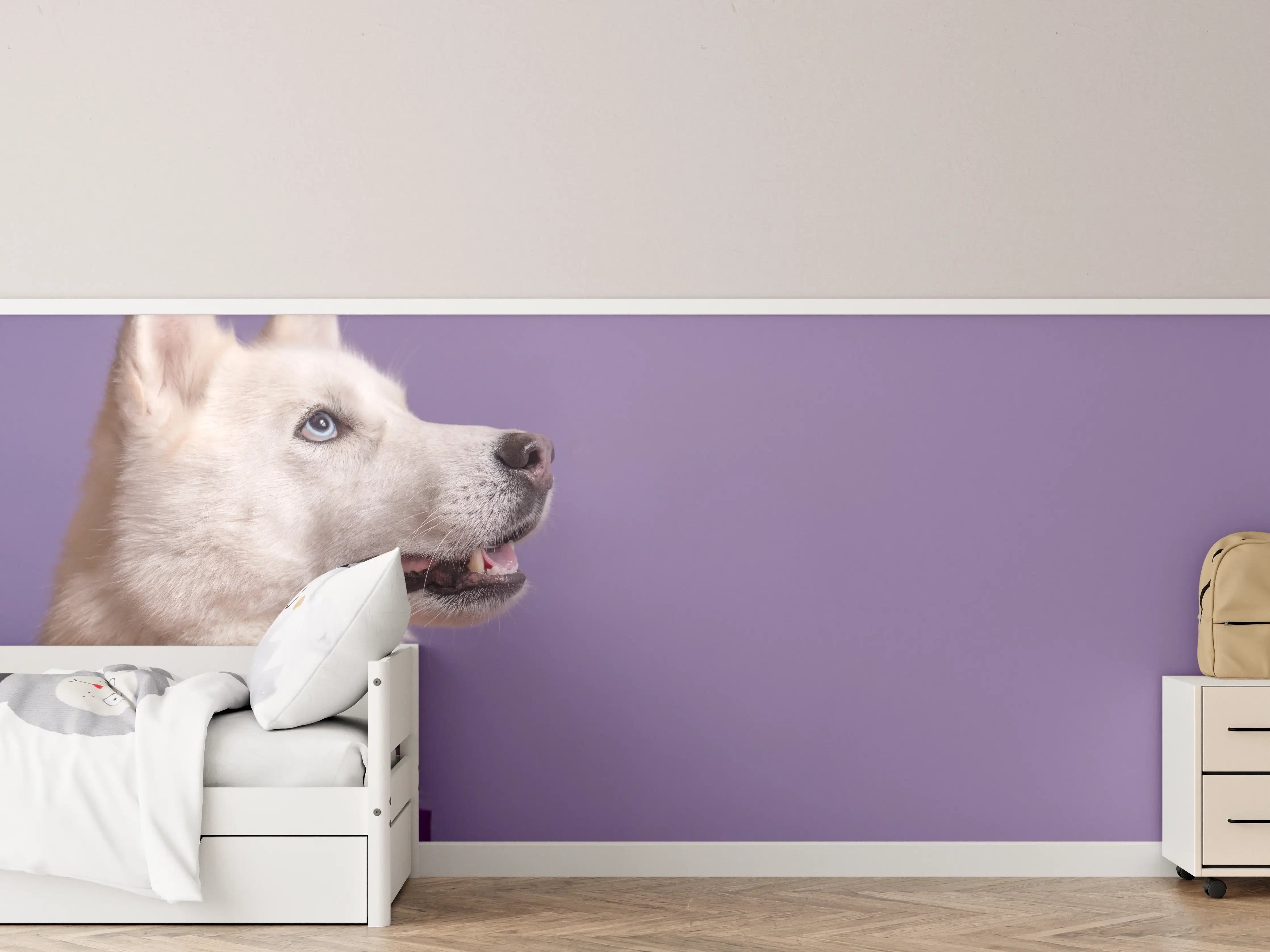 Kinderzimmer Wandgestaltung - Weißer sibirischer Husky Hund mit violetter Fliege