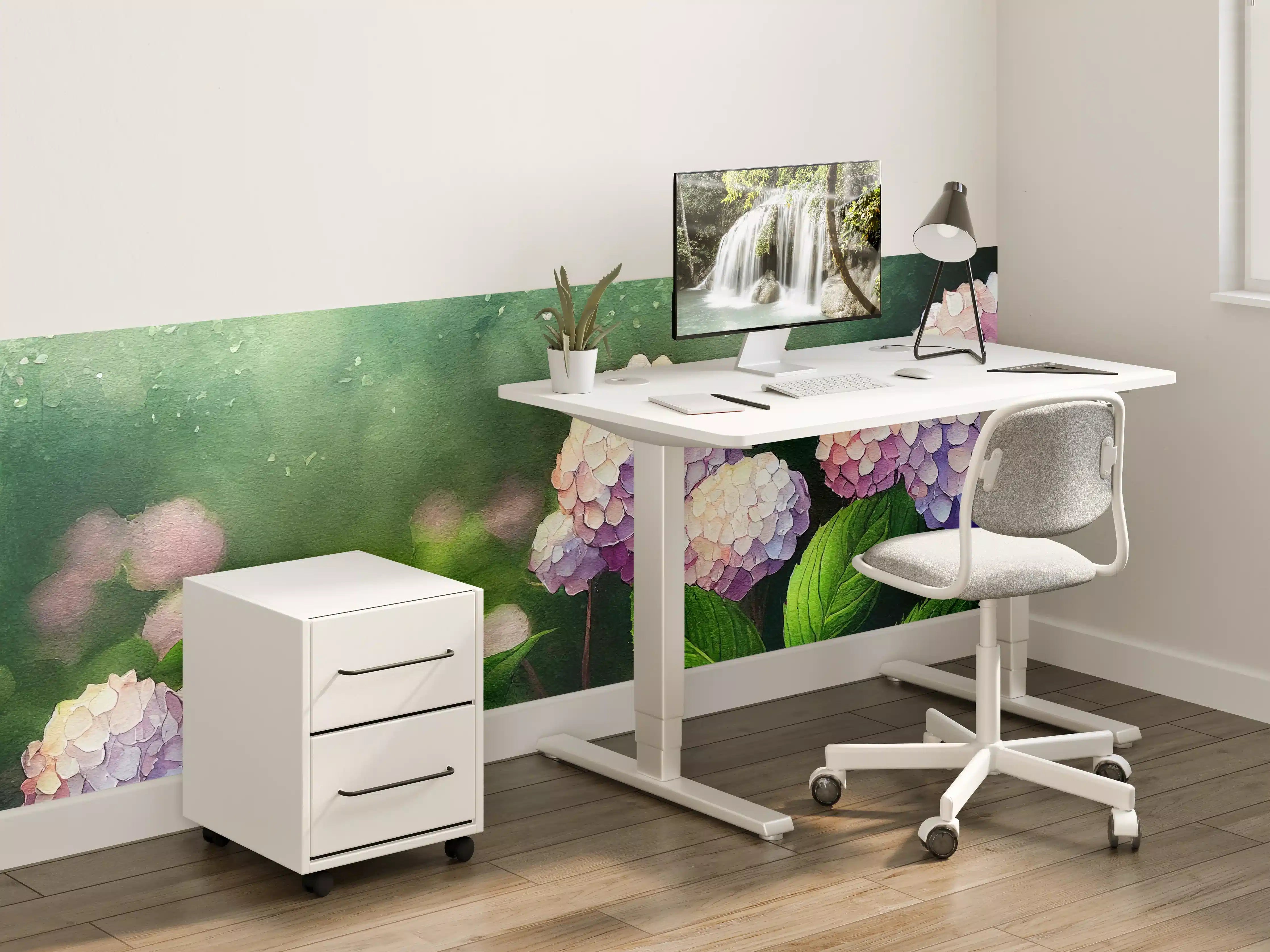 Kinderzimmer Wandgestaltung - Zarte Hortensien vor grünem Hintergrund