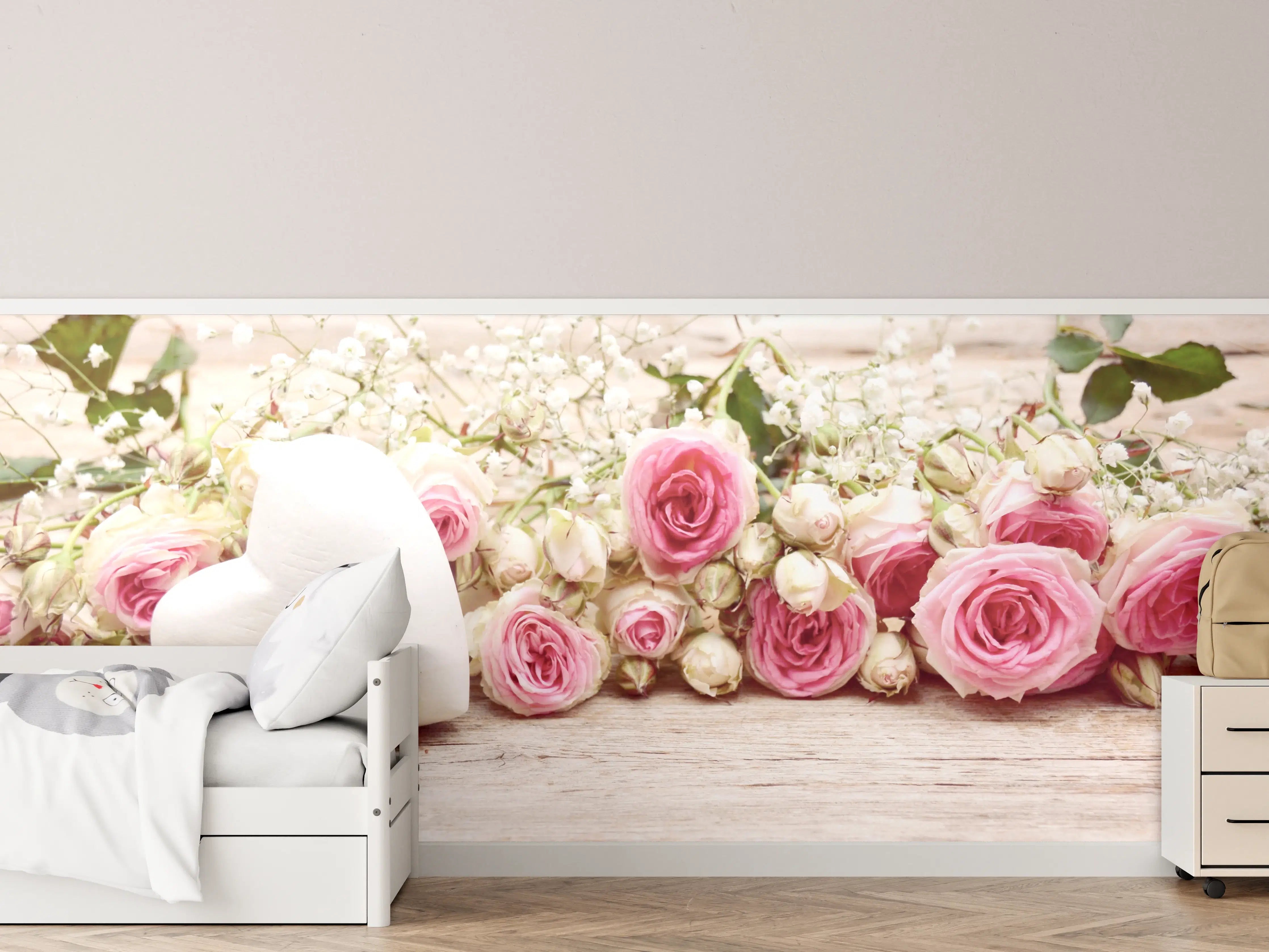 Kinderzimmer Wandgestaltung - Zarte Rosen und Herzdekoration