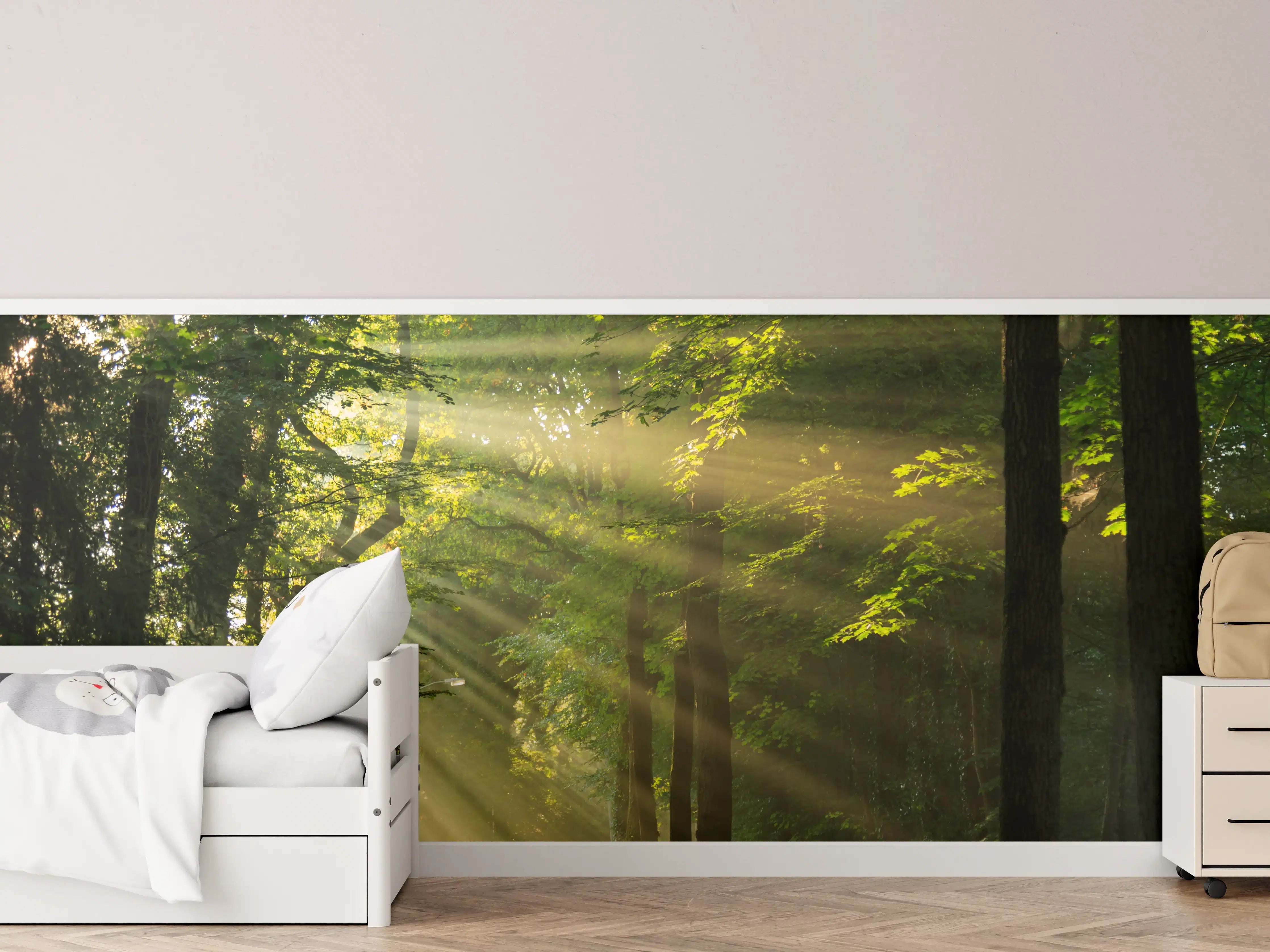 Kinderzimmer Wandgestaltung - erleuchtende Sonnenstrahlen in den Wald 