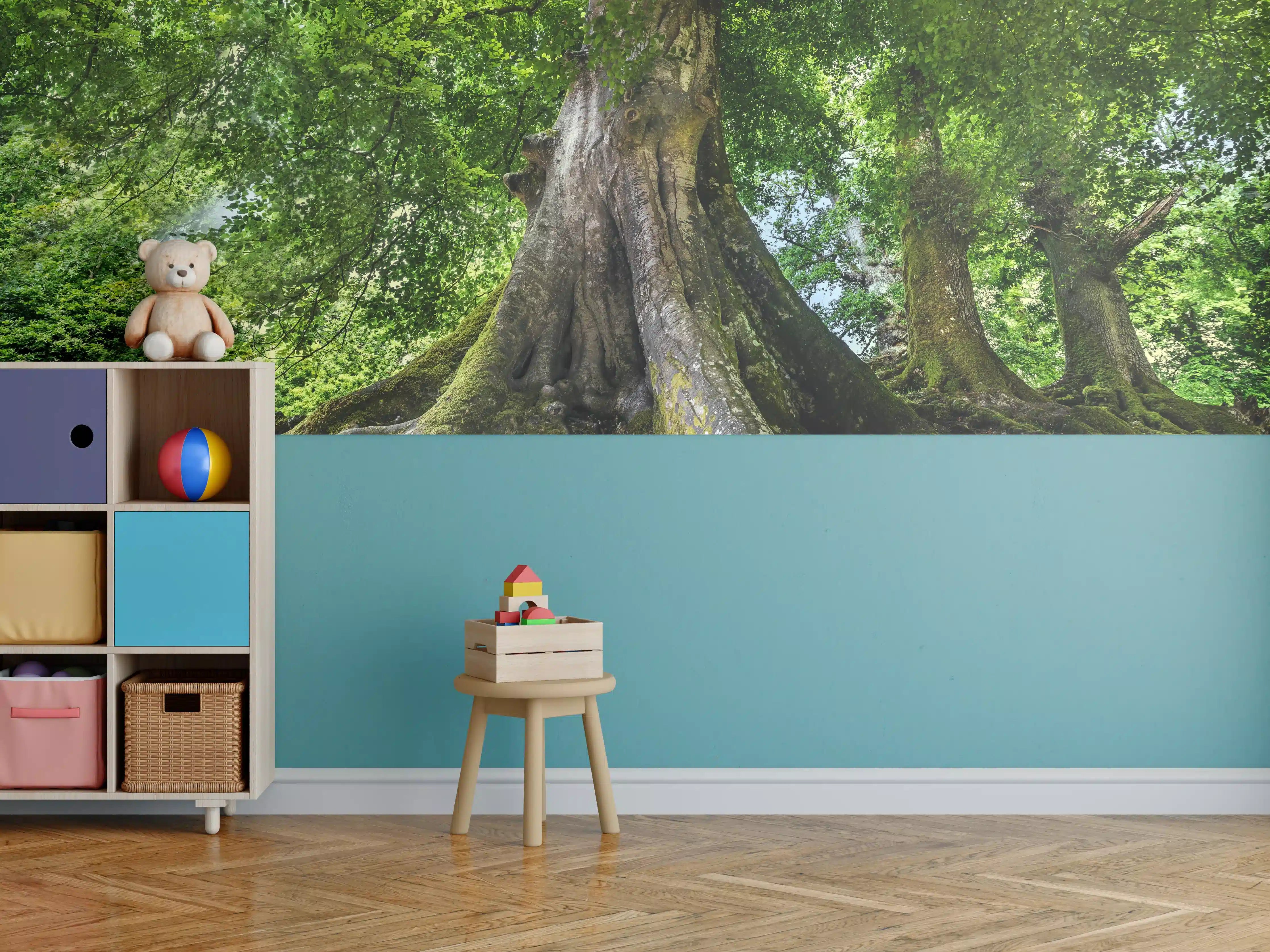 Kinderzimmer Wandgestaltung - großer alter Baum in Froschperspektive