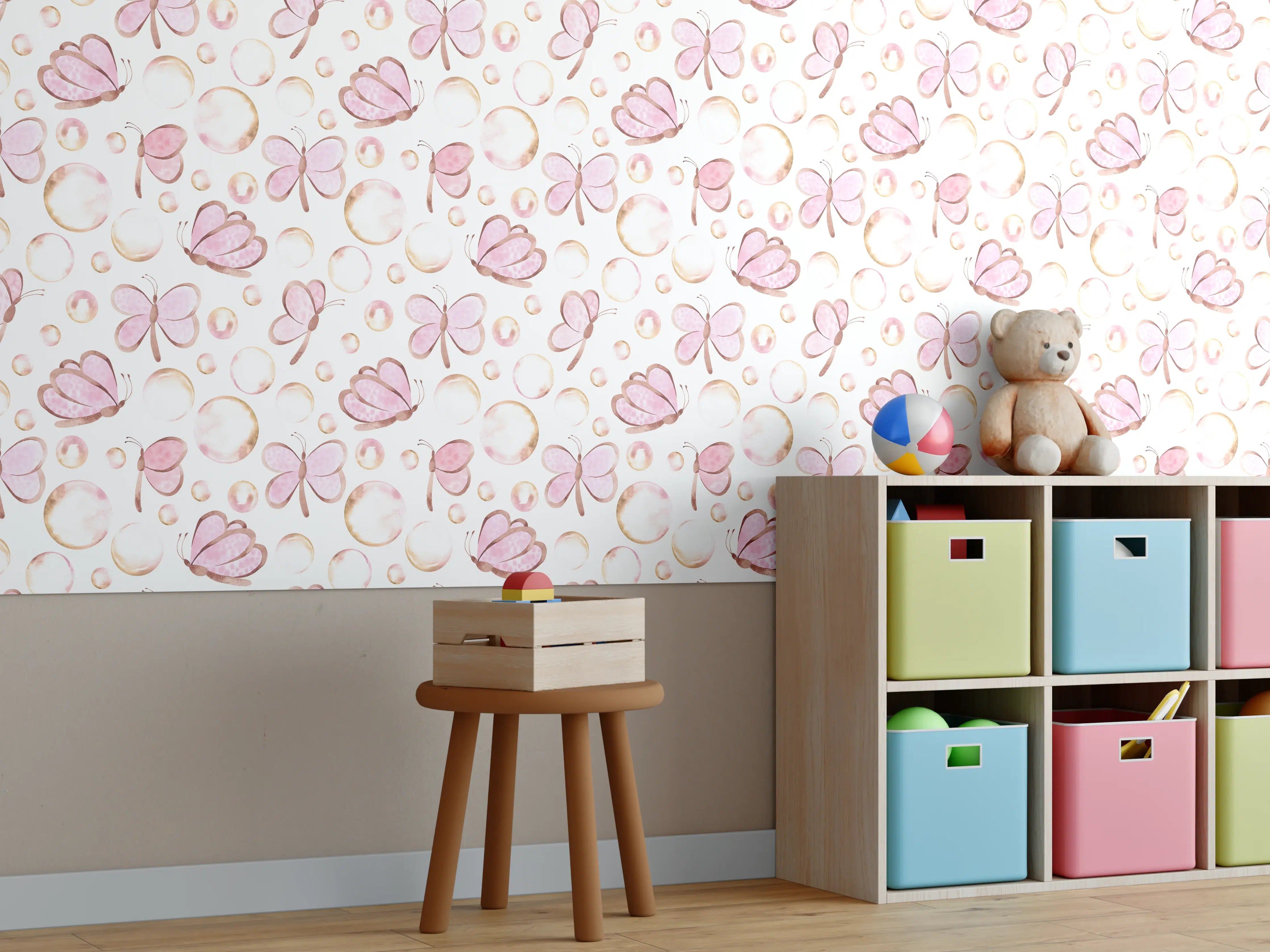 Kinderzimmer Wandgestaltung - zarte rosa Schmetterlinge auf hellem Hintergrund