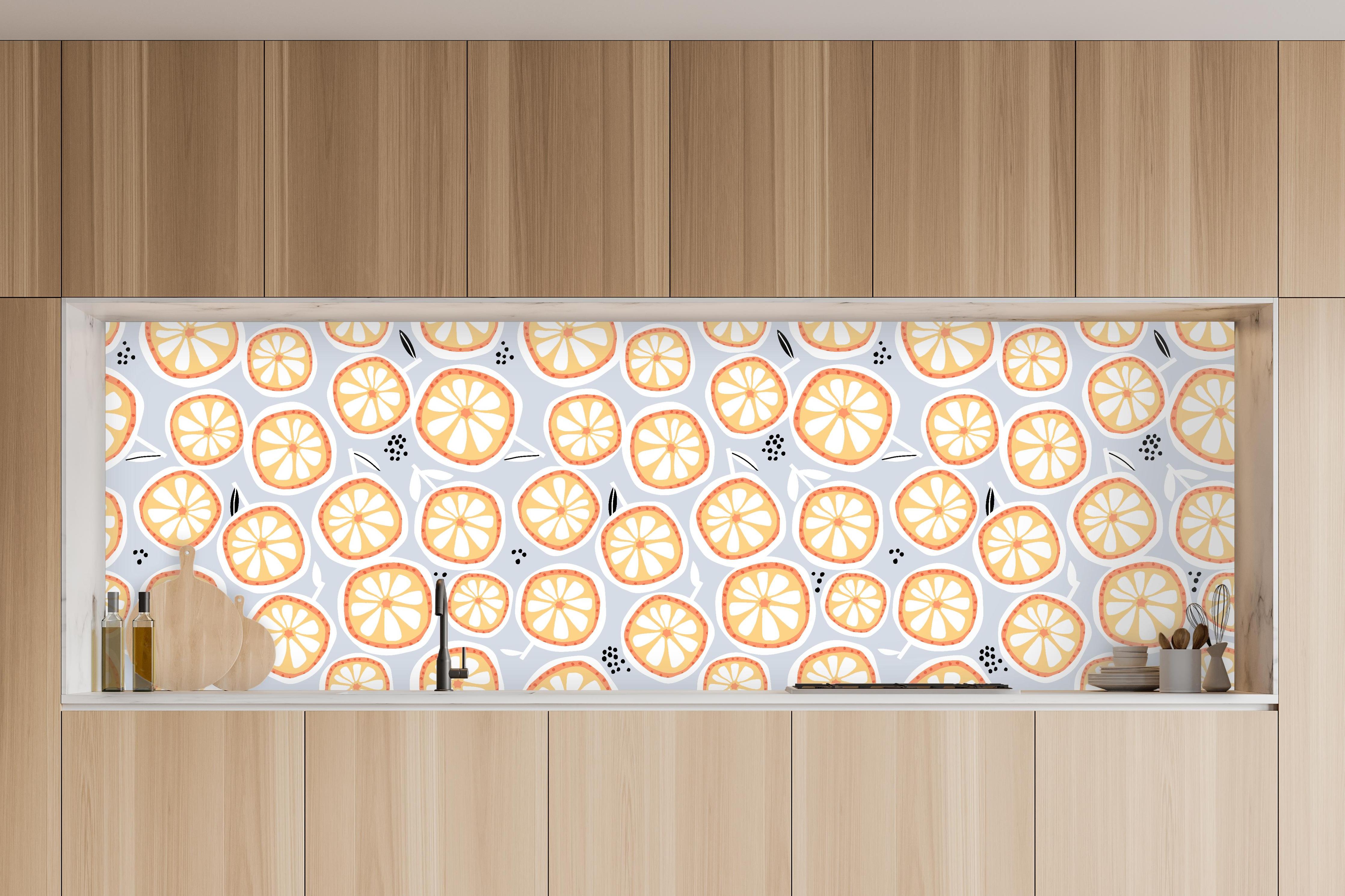 Küche - Citrus-Orange Küchenrückwand in charakteristischer Vollholz-Küche mit modernem Gasherd